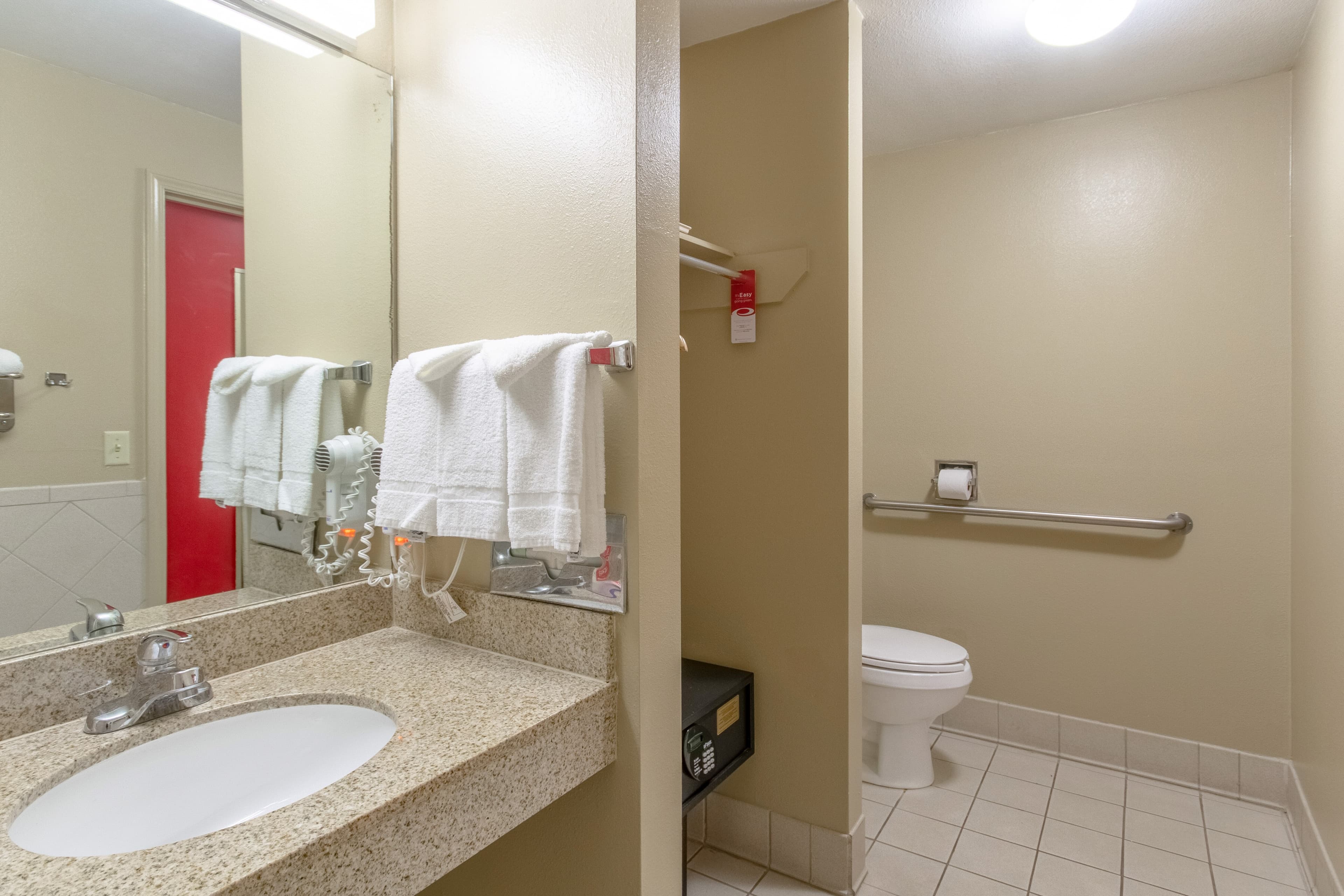 Econo Lodge  Inn & Suites I-35 at Shawnee Mission — 22