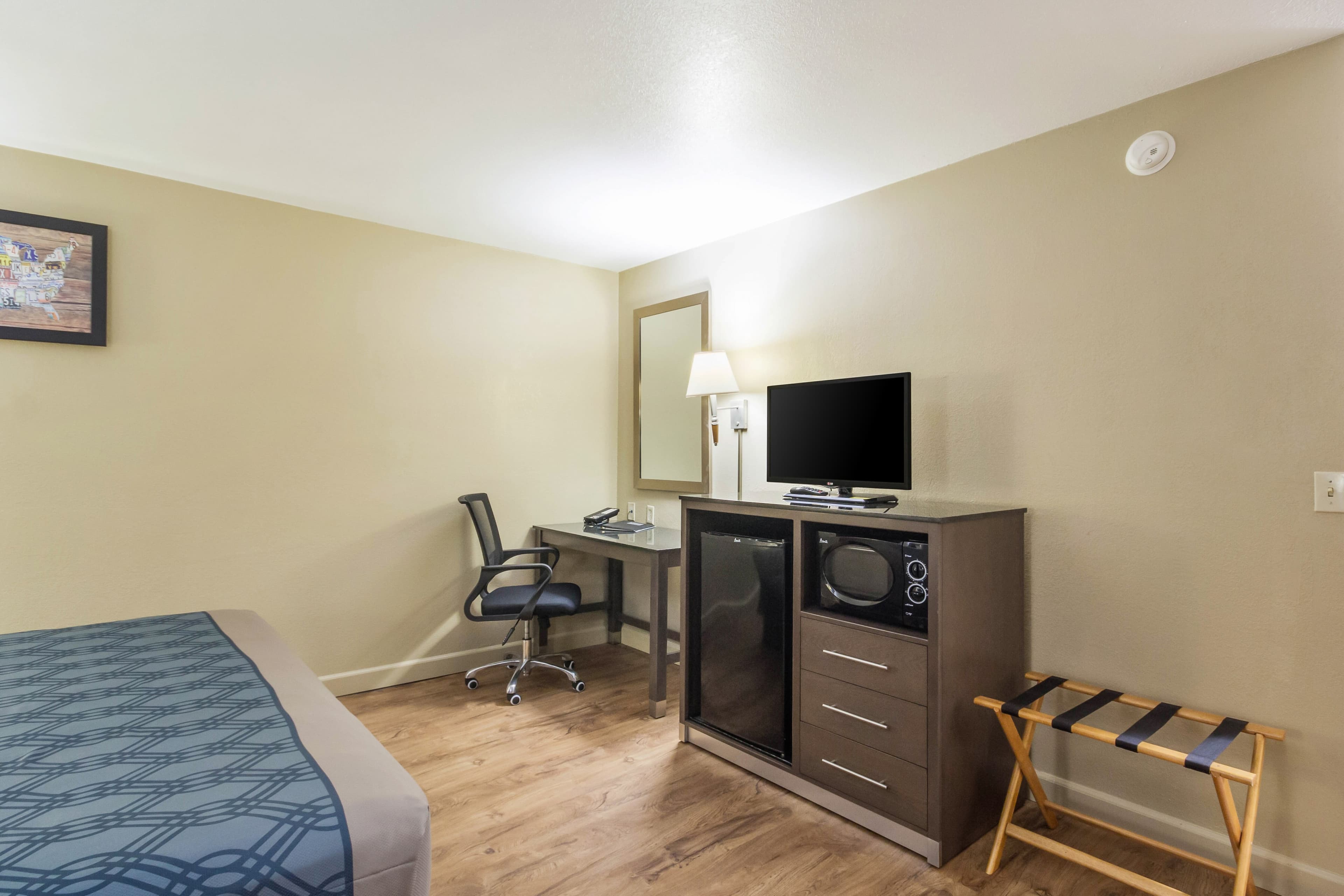 Econo Lodge  Inn & Suites I-35 at Shawnee Mission — 30