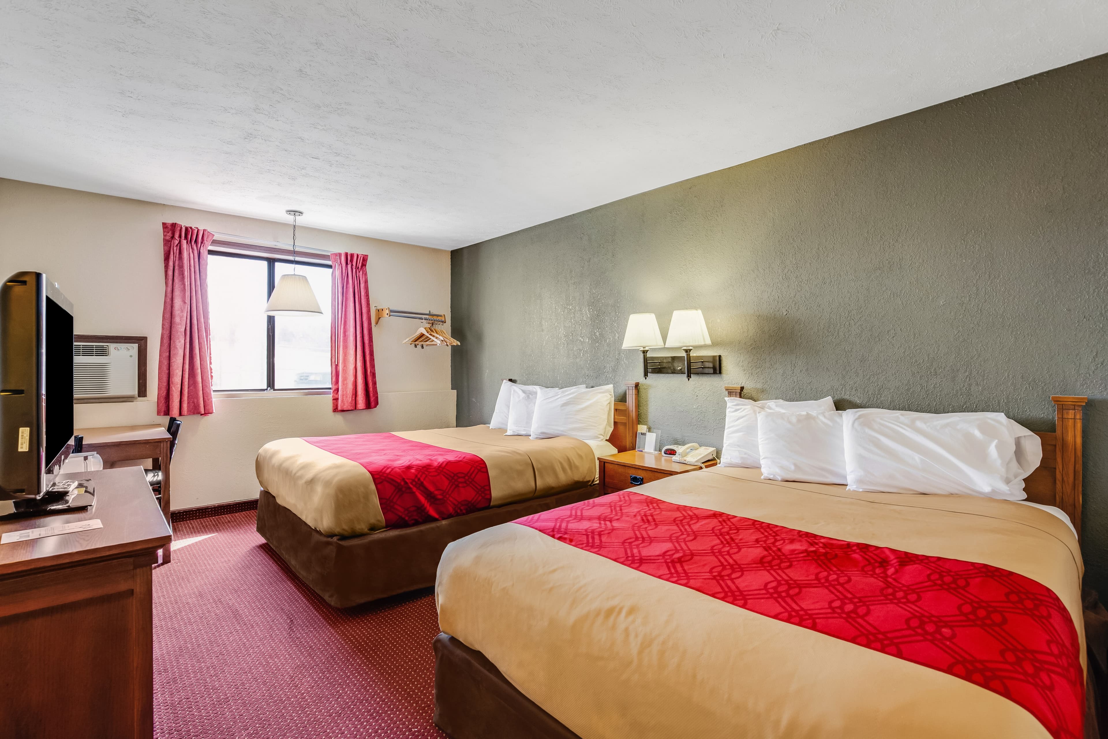 Econo Lodge Junction City I-70 Near Fort Riley - Image 2