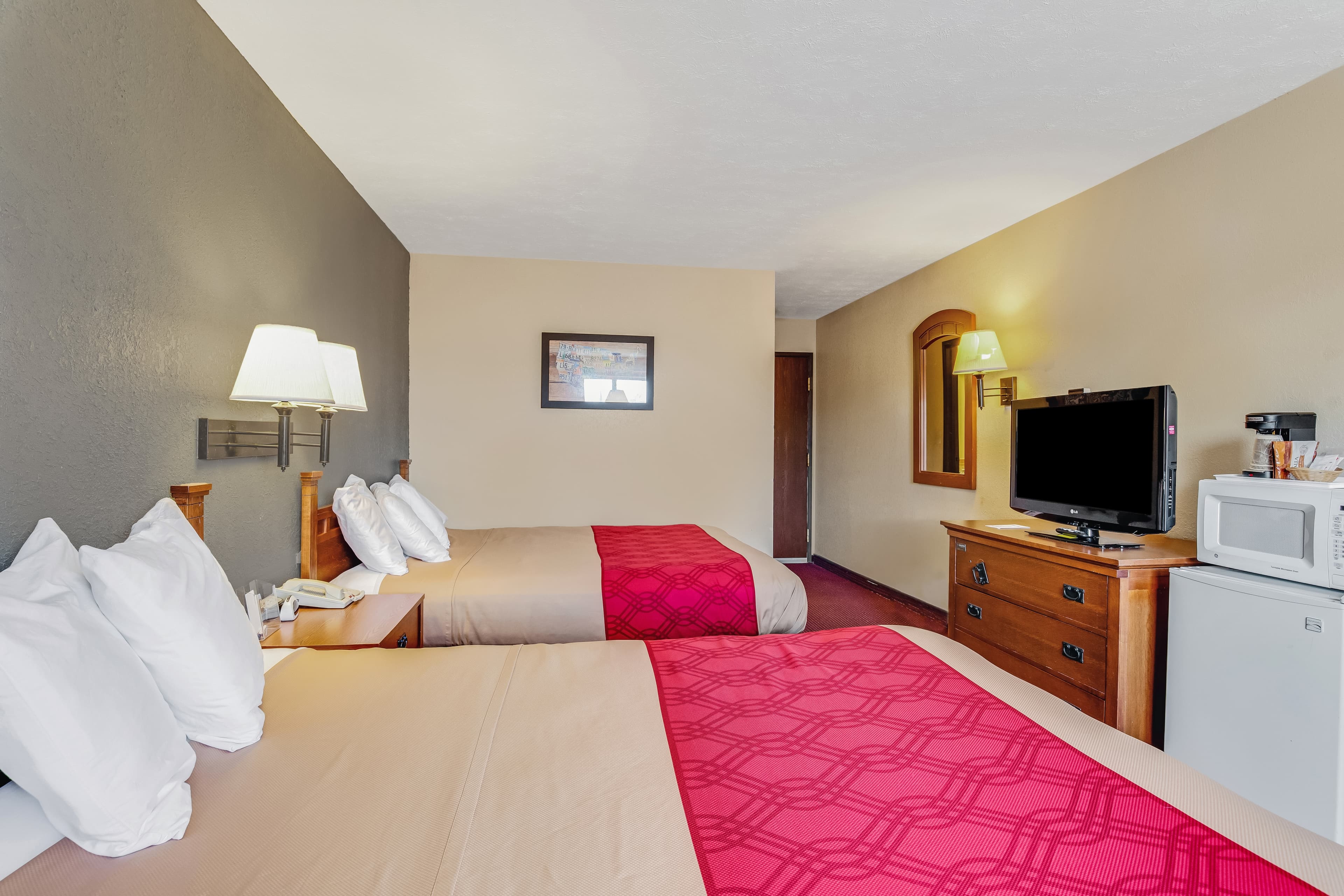 Econo Lodge Junction City I-70 Near Fort Riley - Image 3