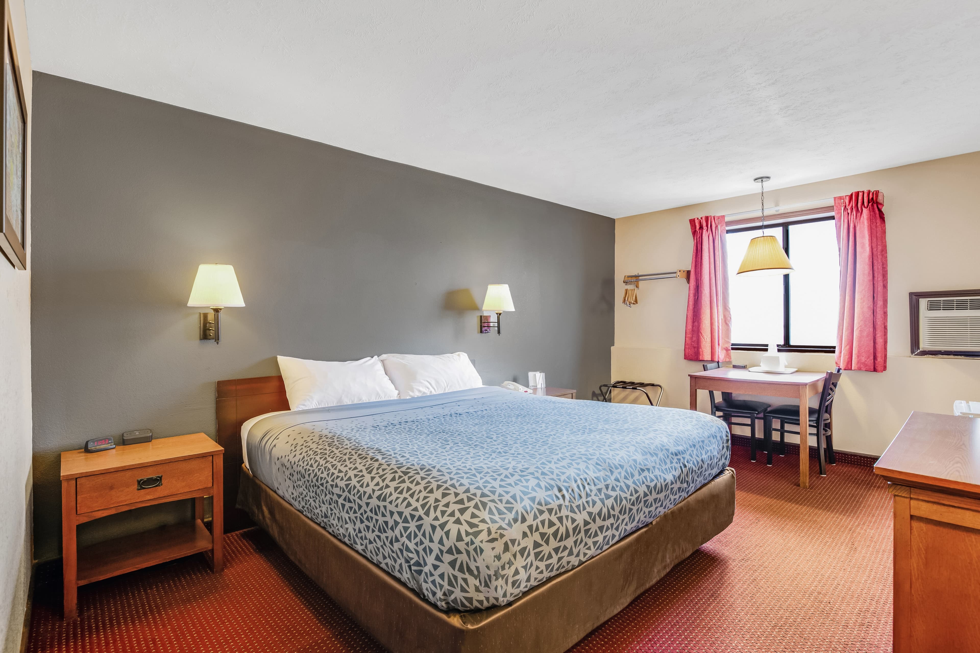 Econo Lodge Junction City I-70 Near Fort Riley — 11