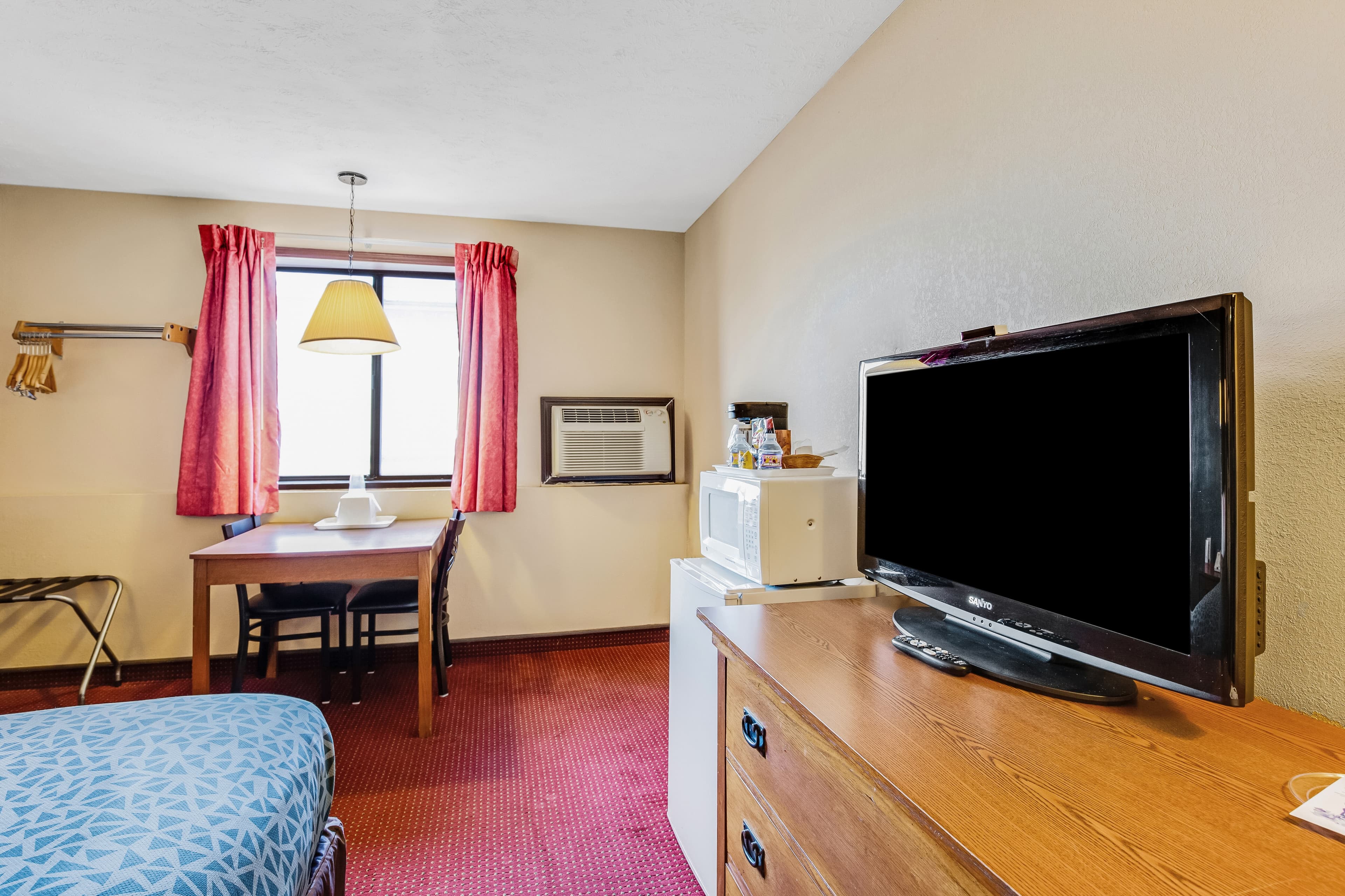 Econo Lodge Junction City I-70 Near Fort Riley — 12