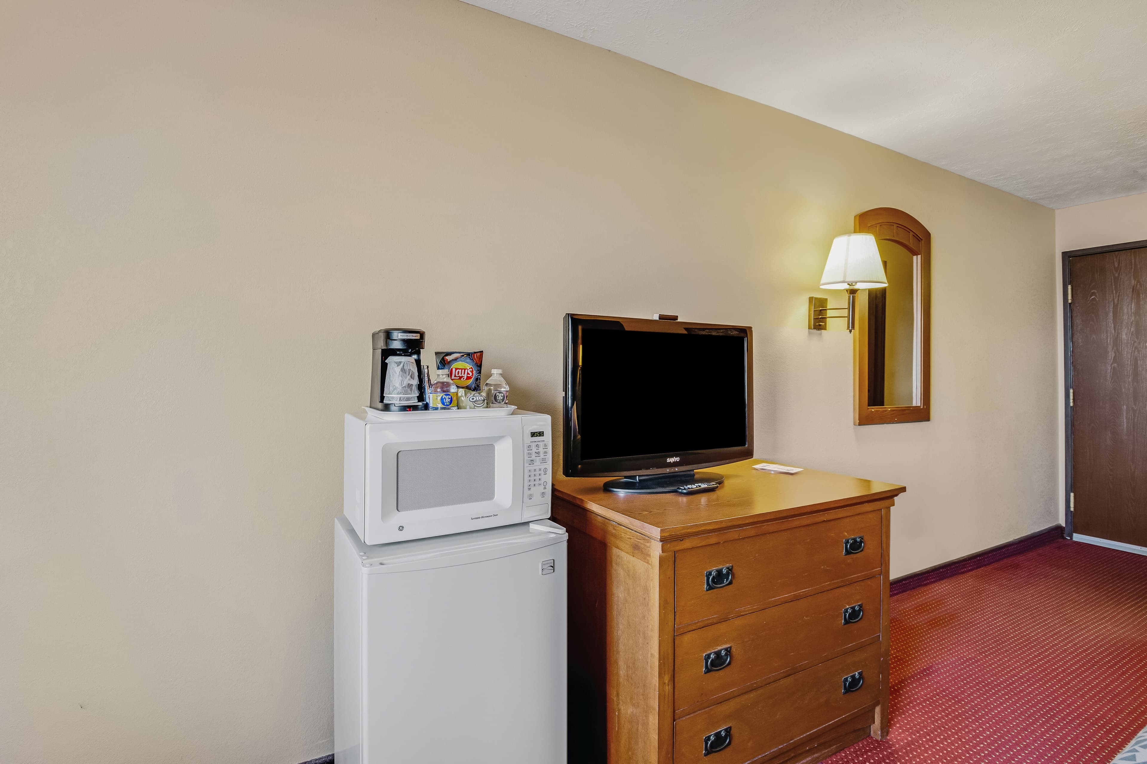 Econo Lodge Junction City I-70 Near Fort Riley — 15