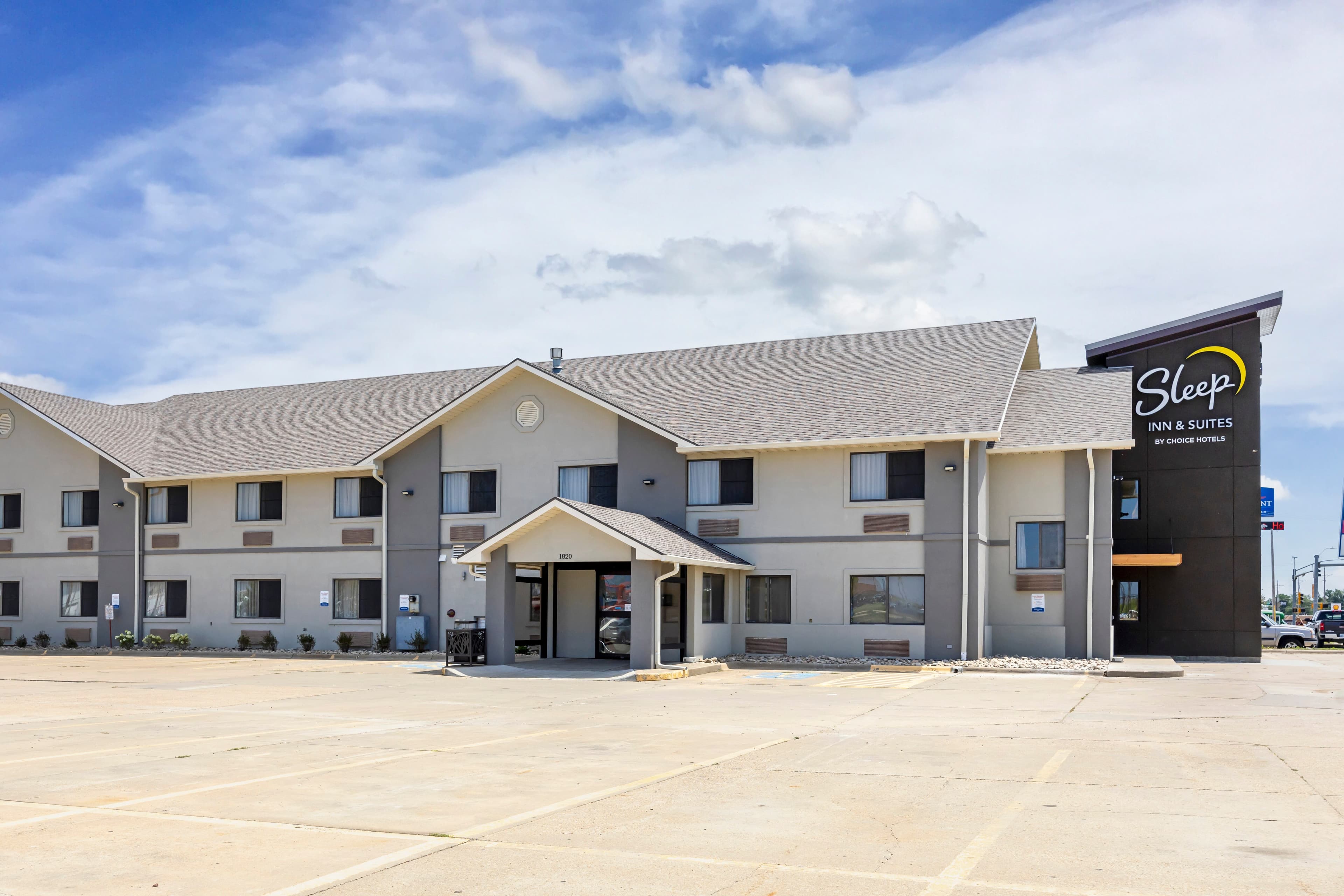Sleep Inn & Suites Salina I-135 - Image 1