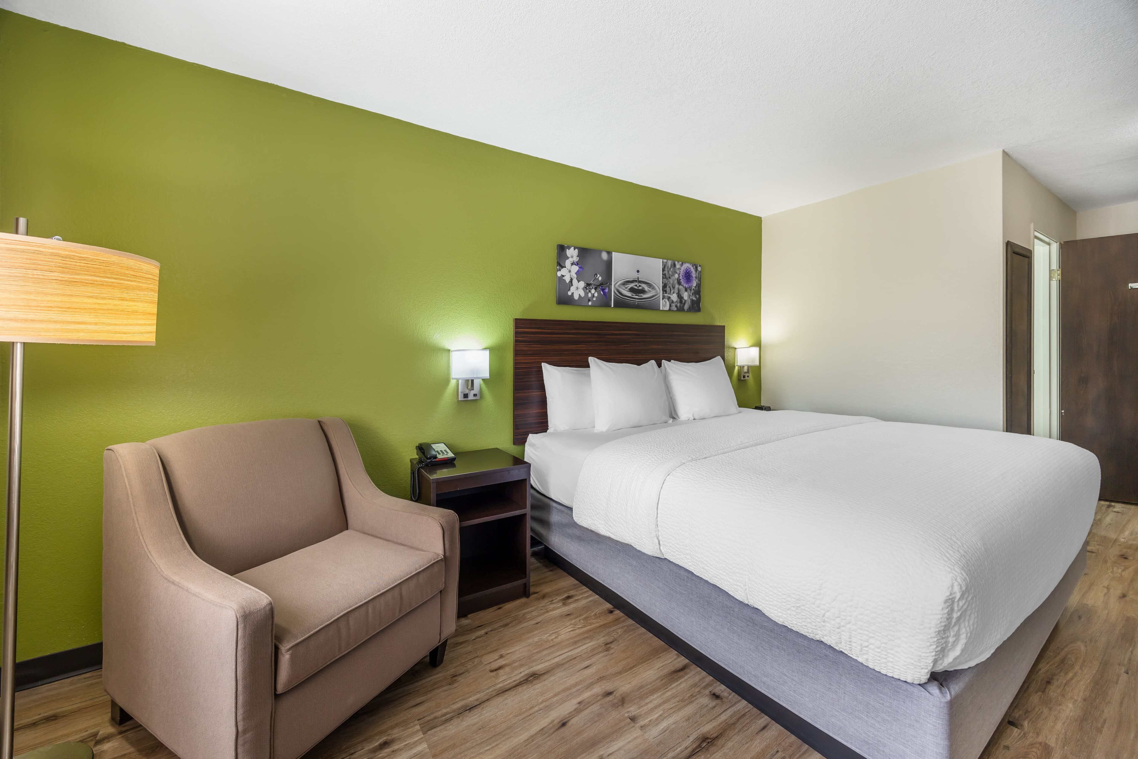 Sleep Inn & Suites Salina I-135 - Image 3