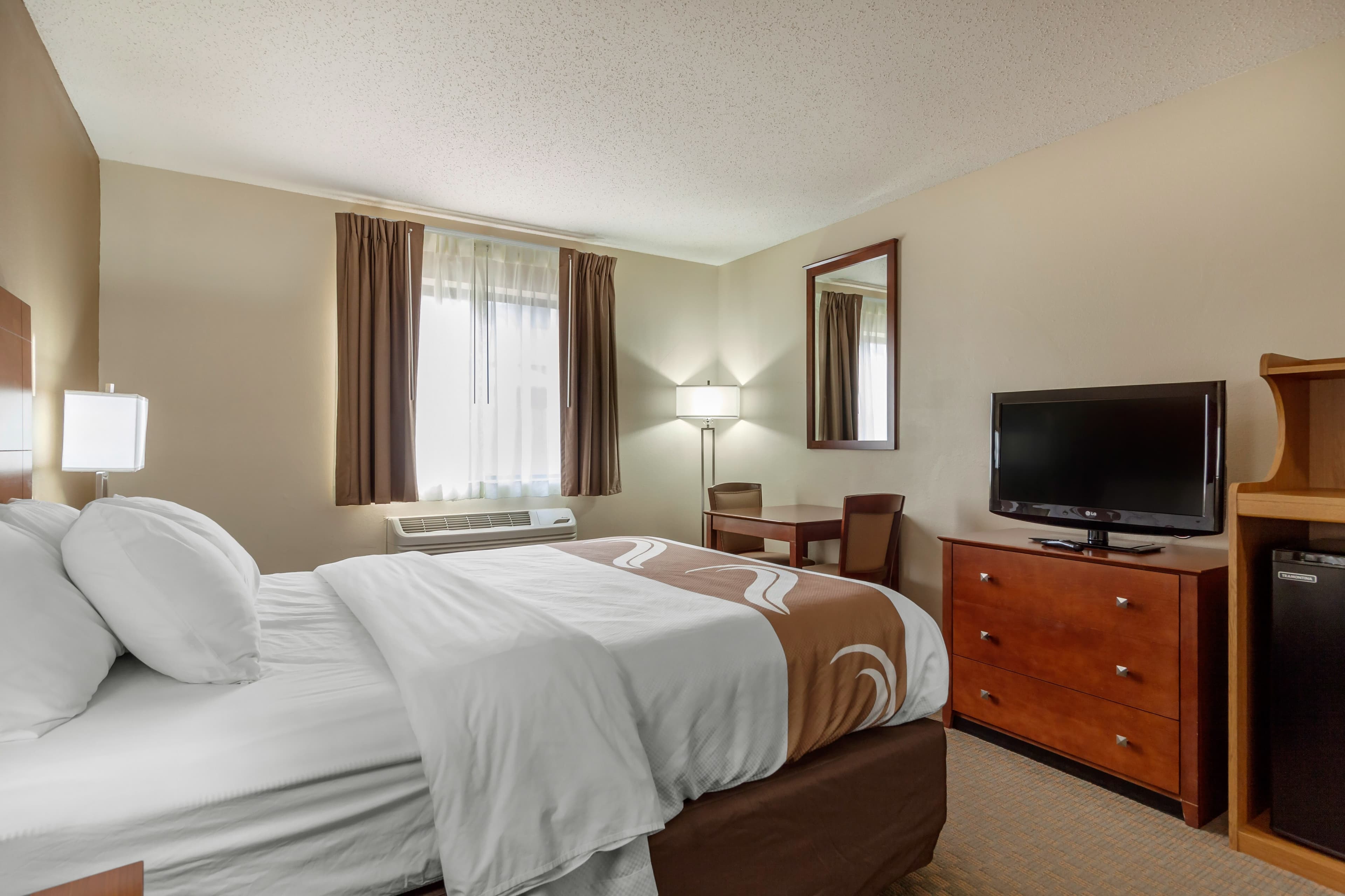 Quality Inn Hays I-70 - Image 4