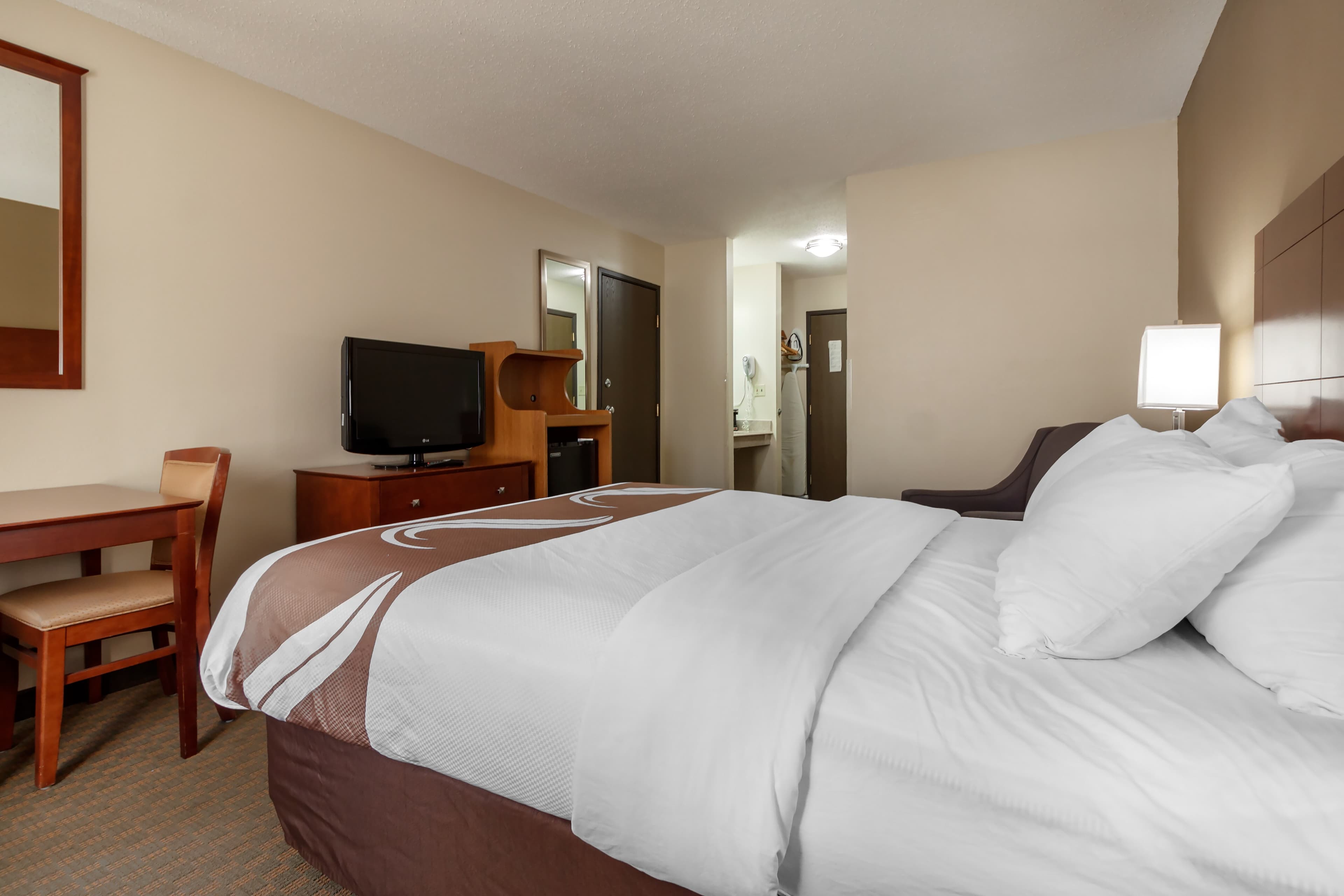 Quality Inn Hays I-70 - Image 5