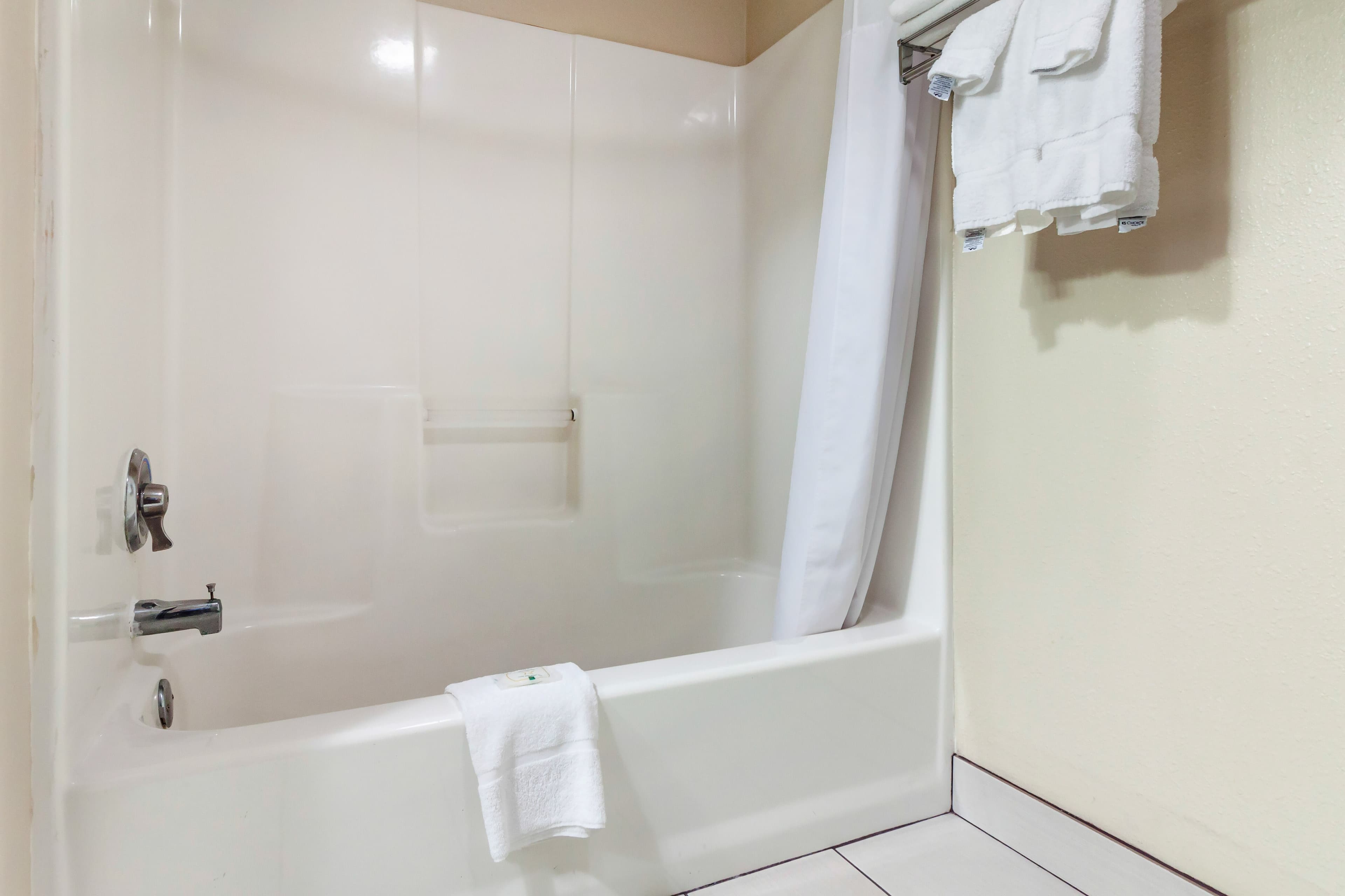 Quality Inn Hays I-70 — 16
