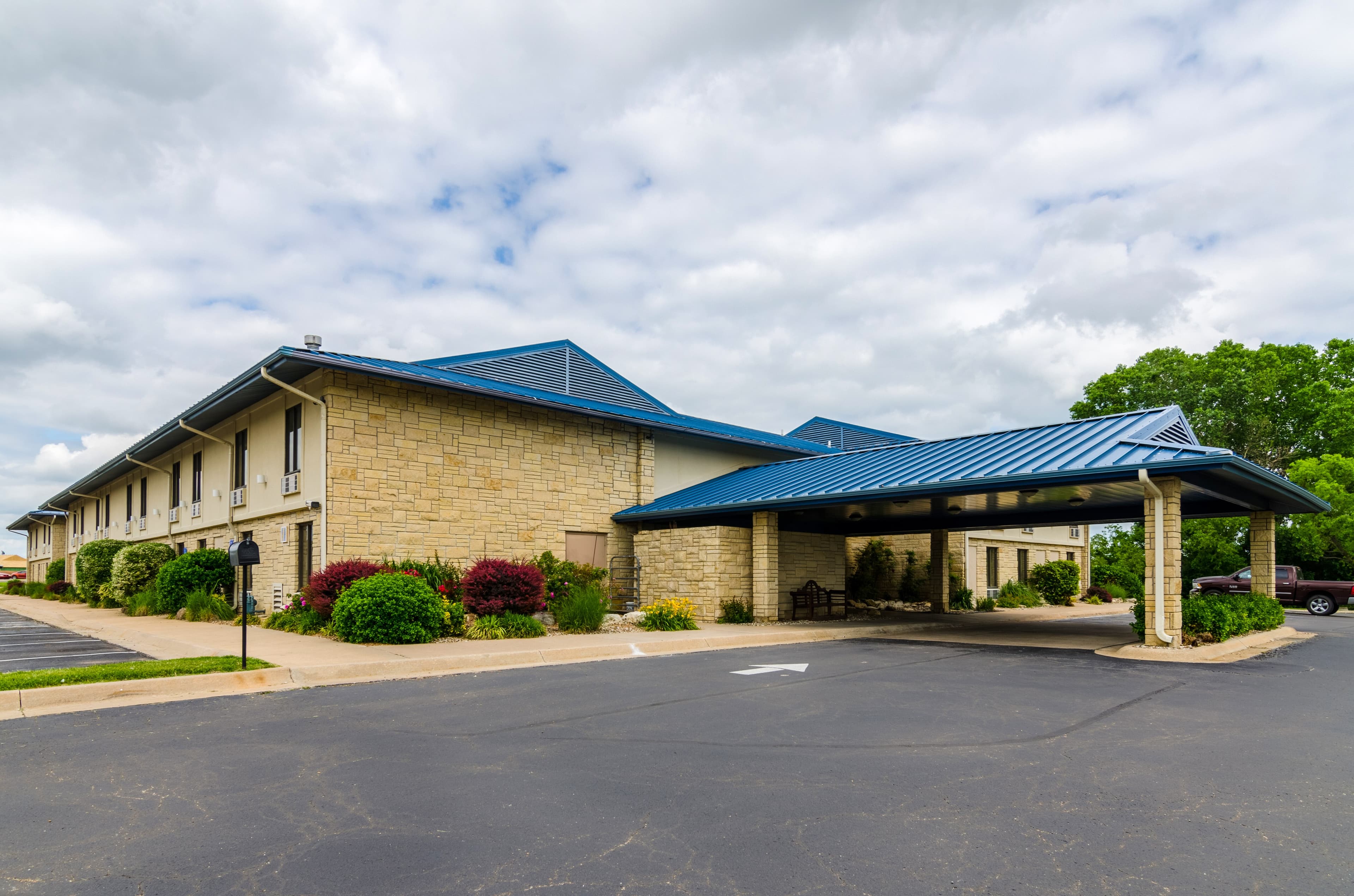 Quality Inn & Suites Winfield - Image 1
