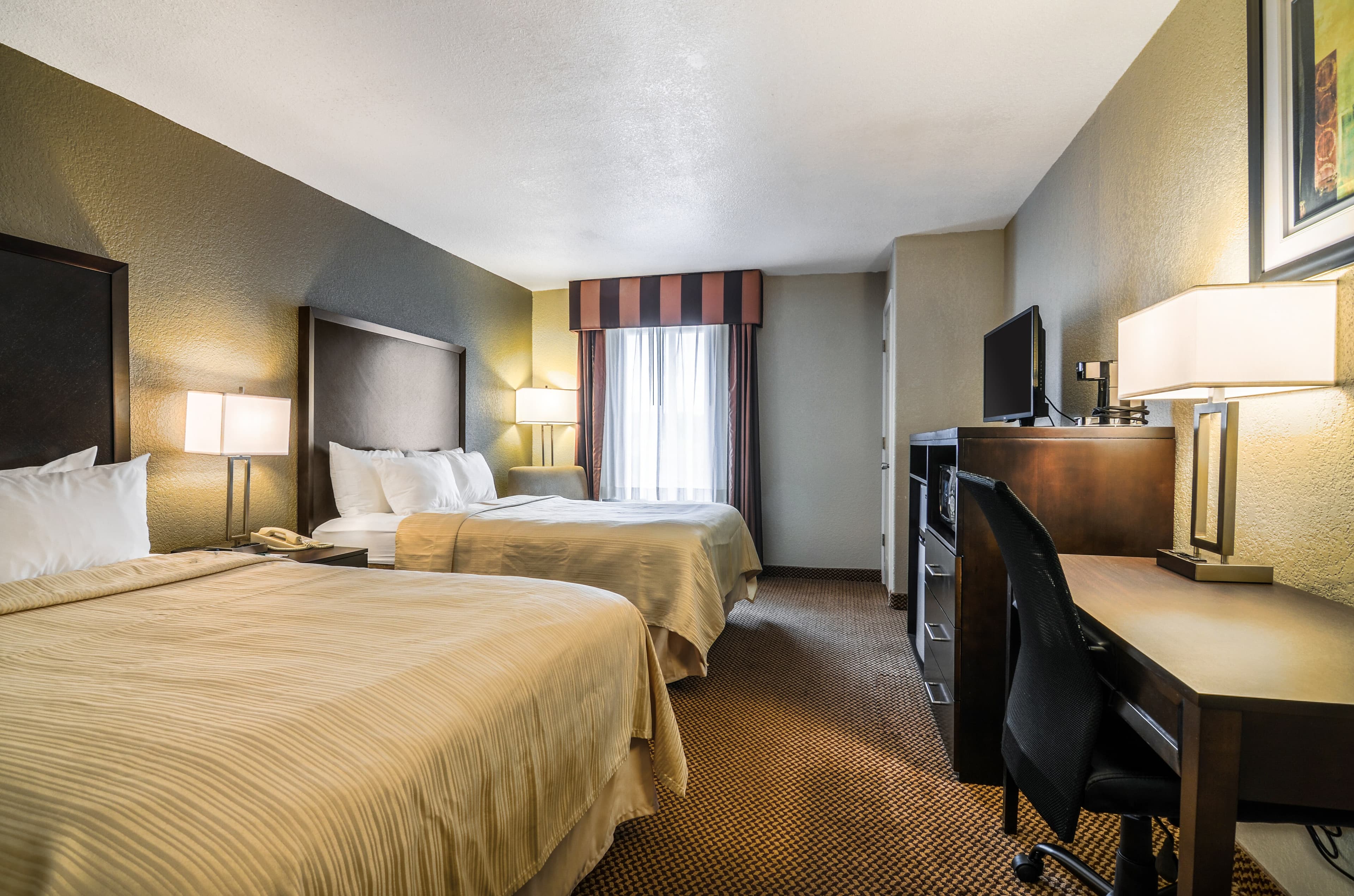 Quality Inn & Suites Winfield - Image 2