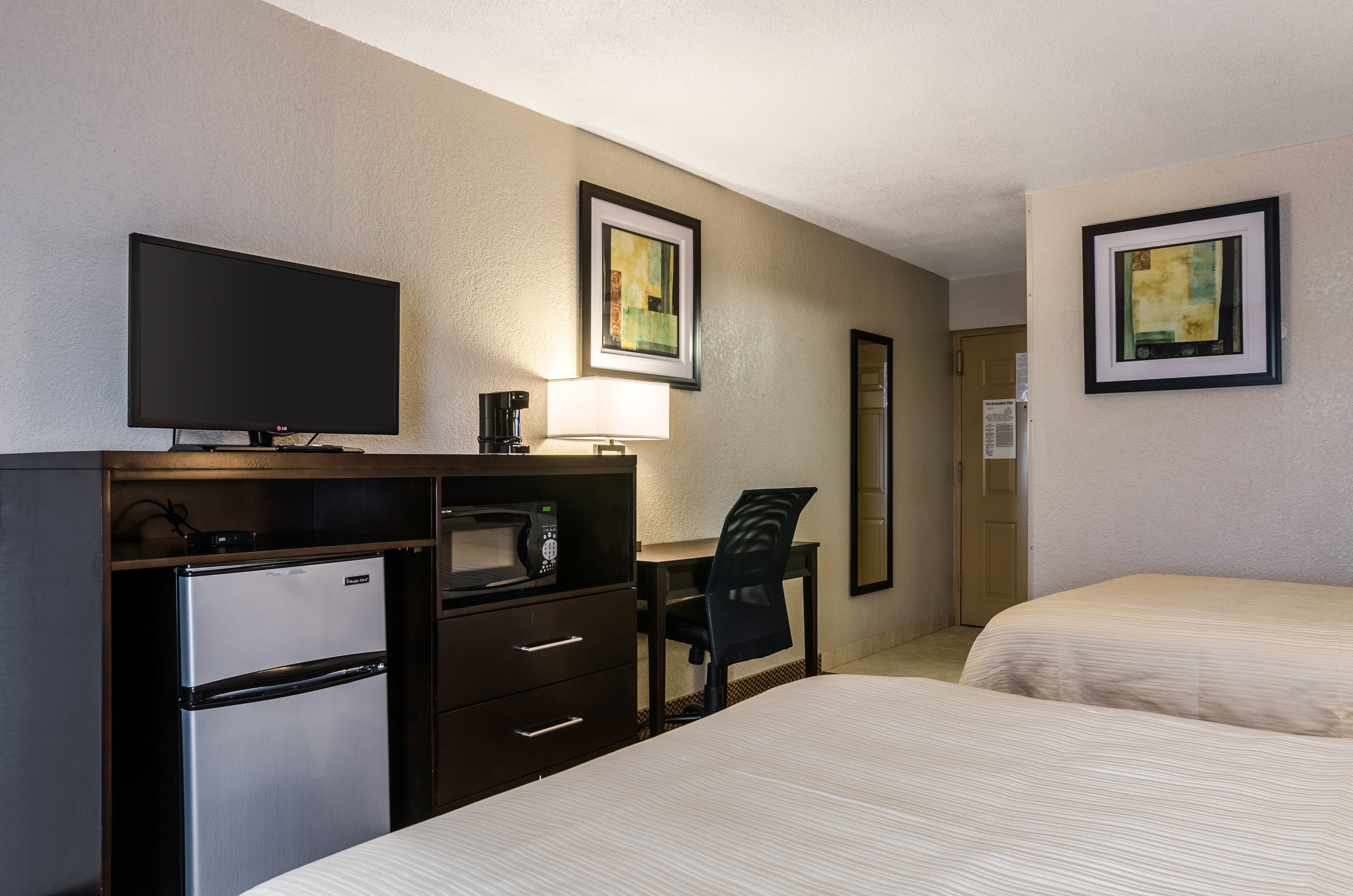 Quality Inn & Suites Winfield - Image 4