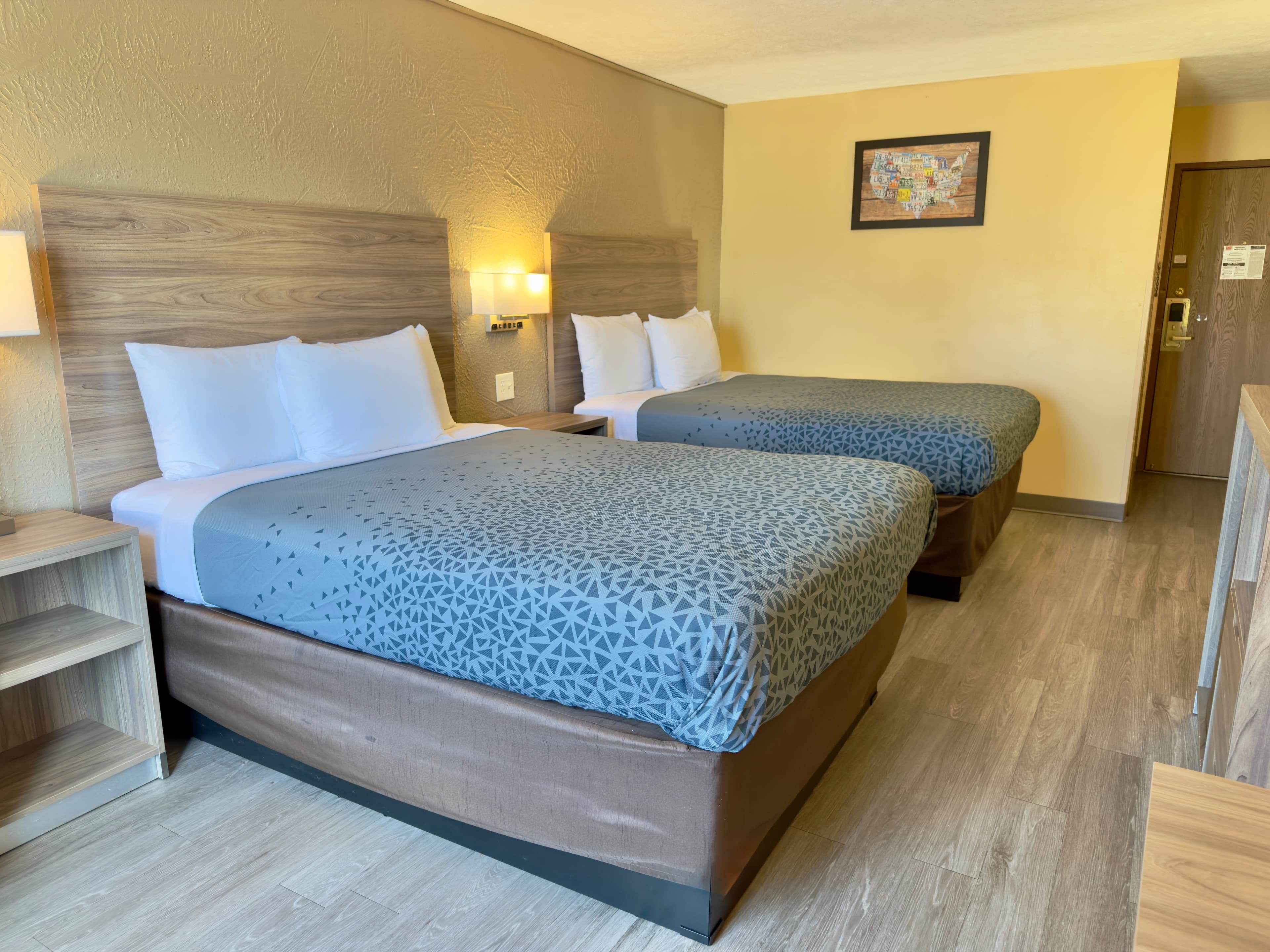 Econo Lodge Lansing - Leavenworth — 6