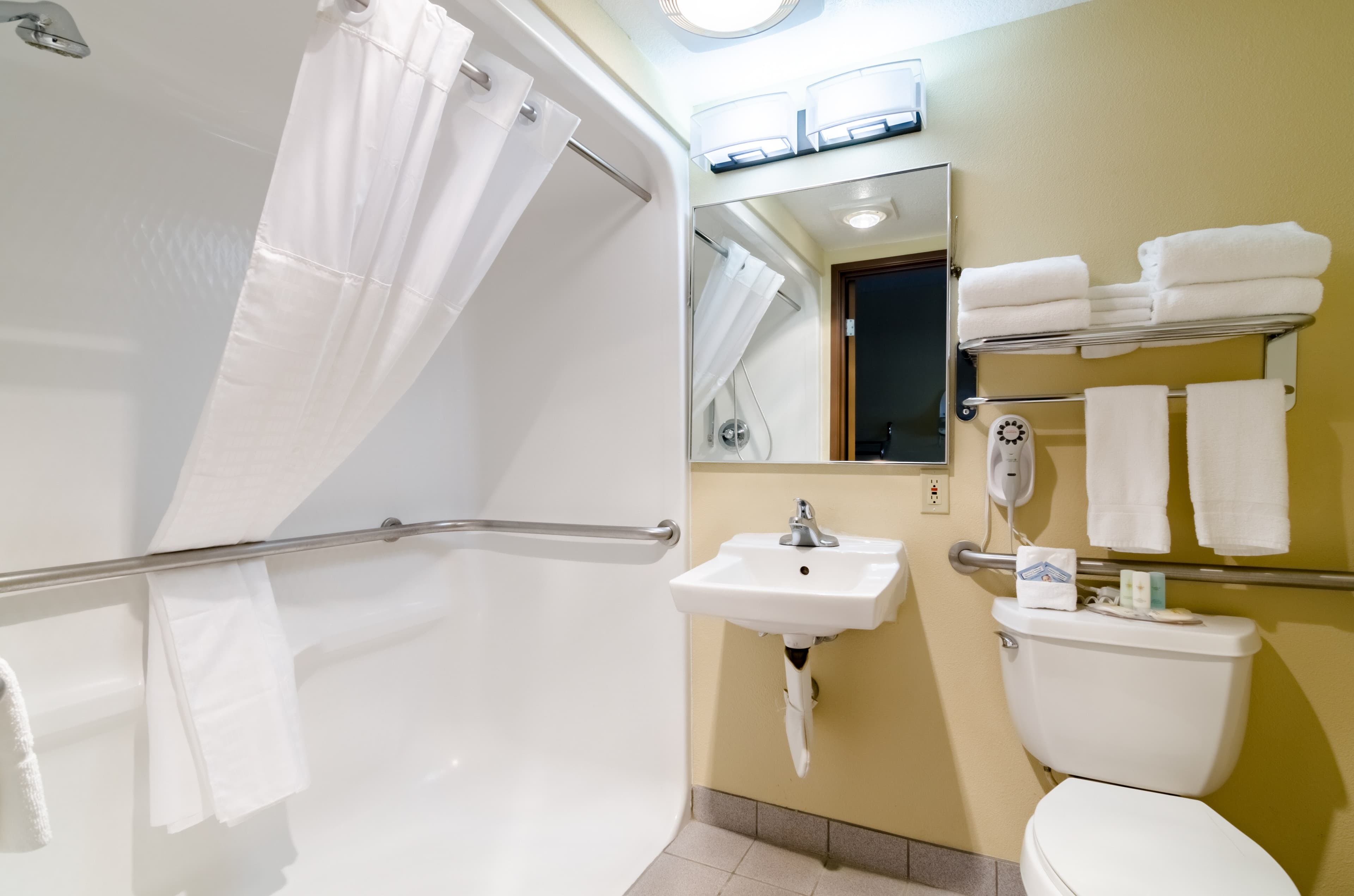 Quality Inn & Suites Colby - Image 3