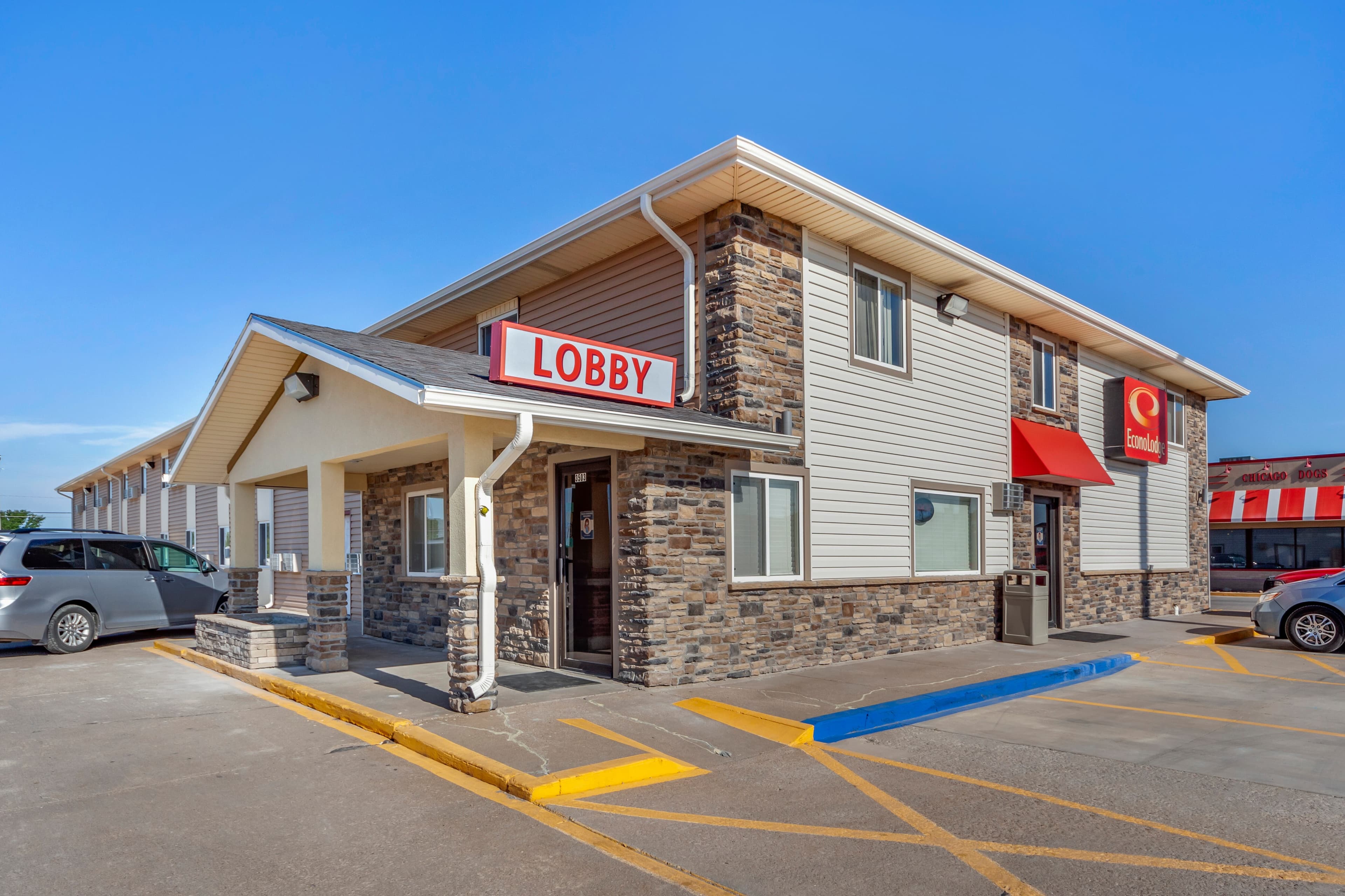 Econo Lodge Hays I-70 - Image 1