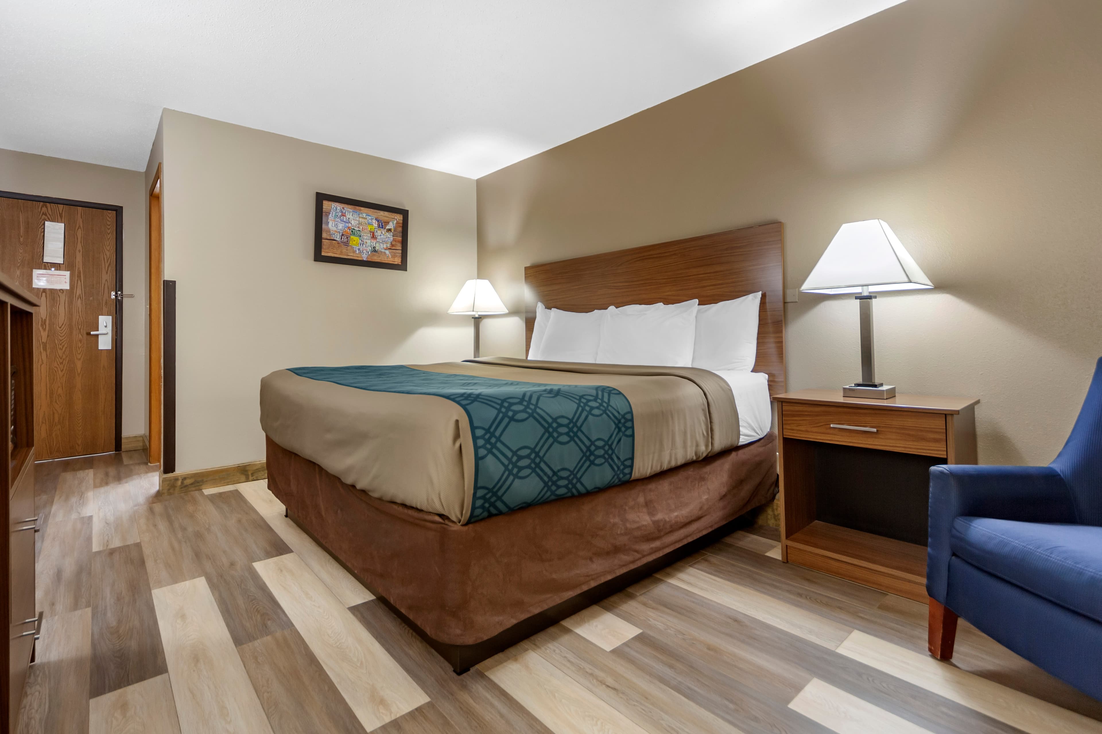 Econo Lodge Hays I-70 — 8