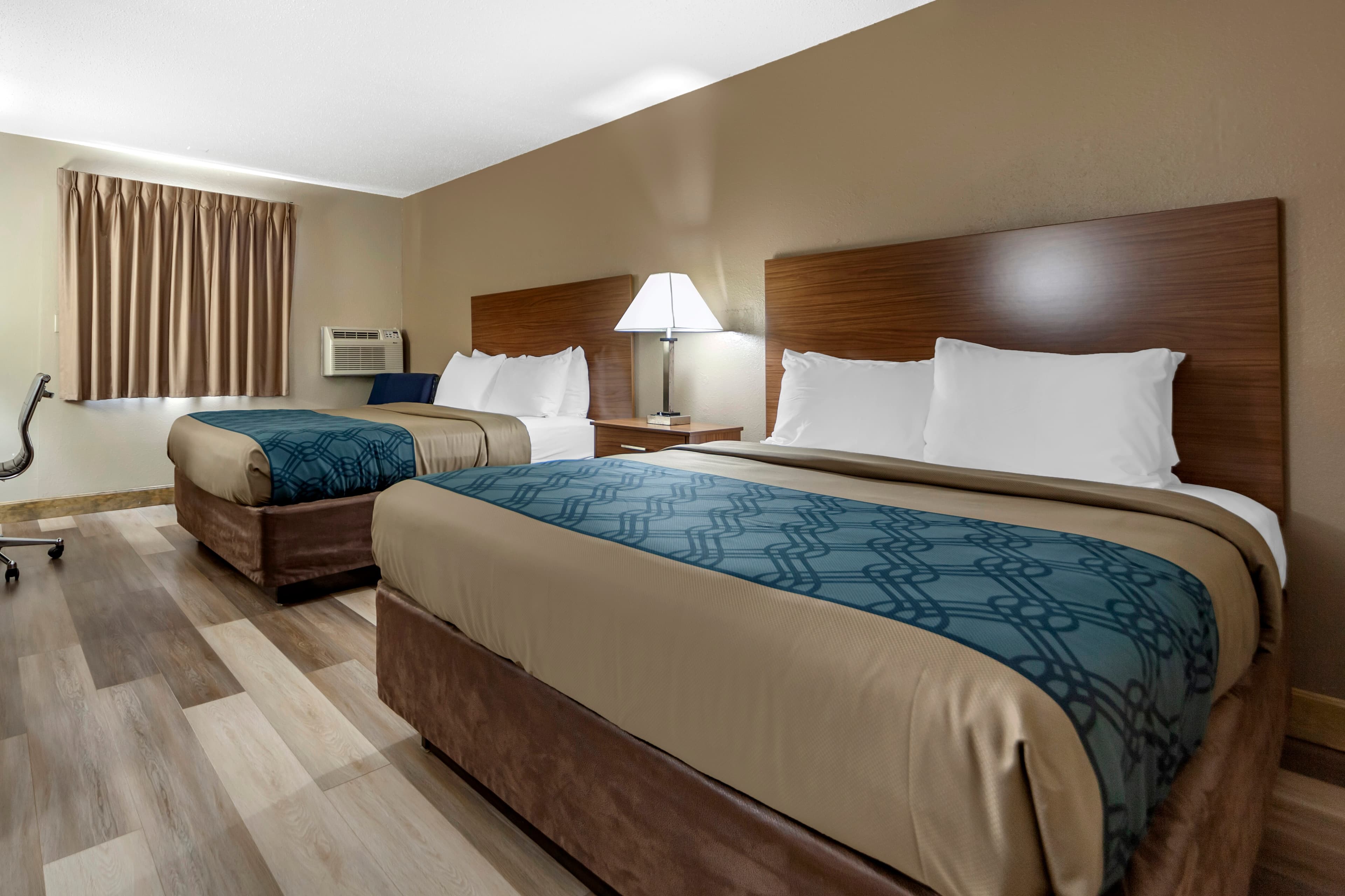 Econo Lodge Hays I-70 — 10