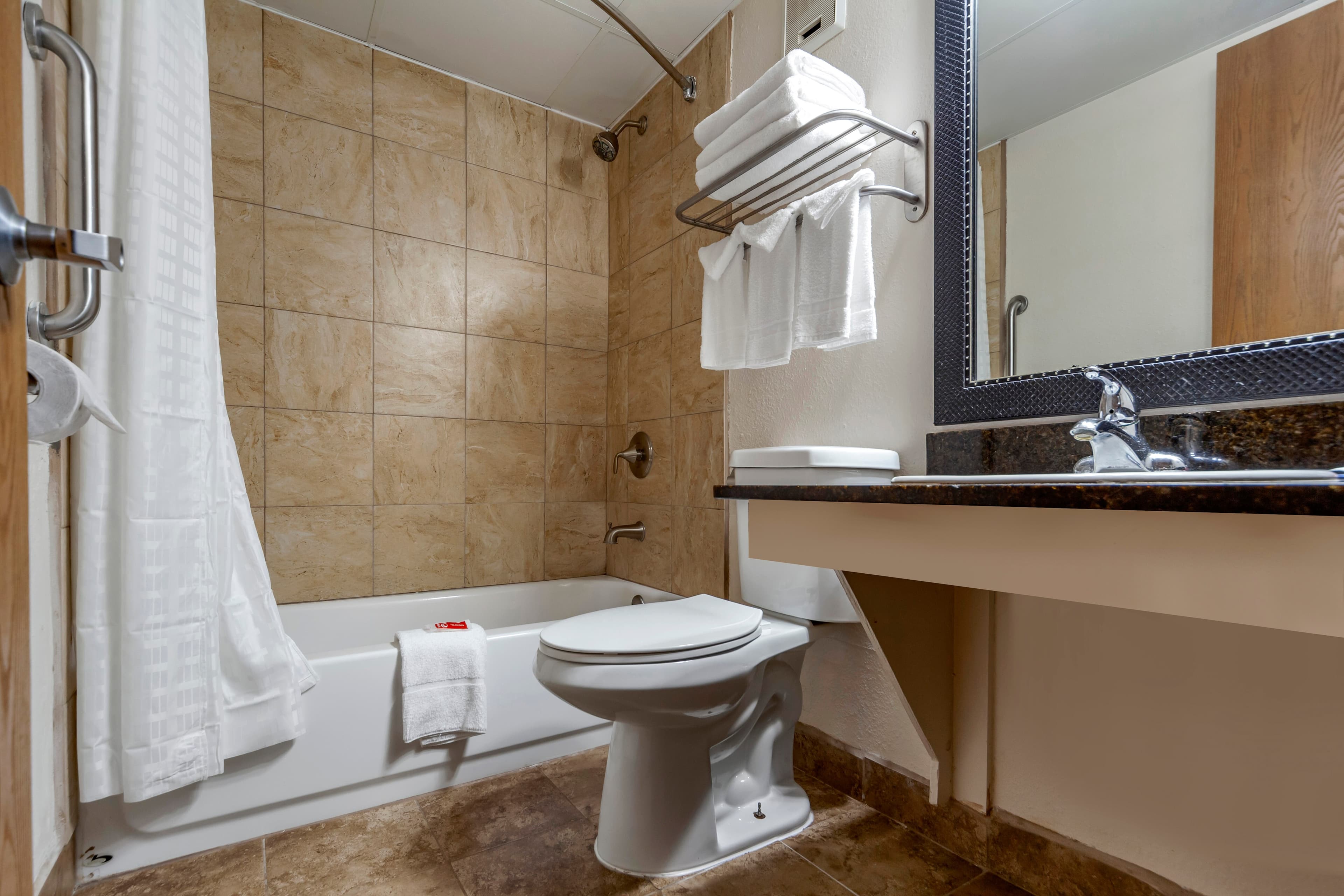 Econo Lodge Hays I-70 — 13
