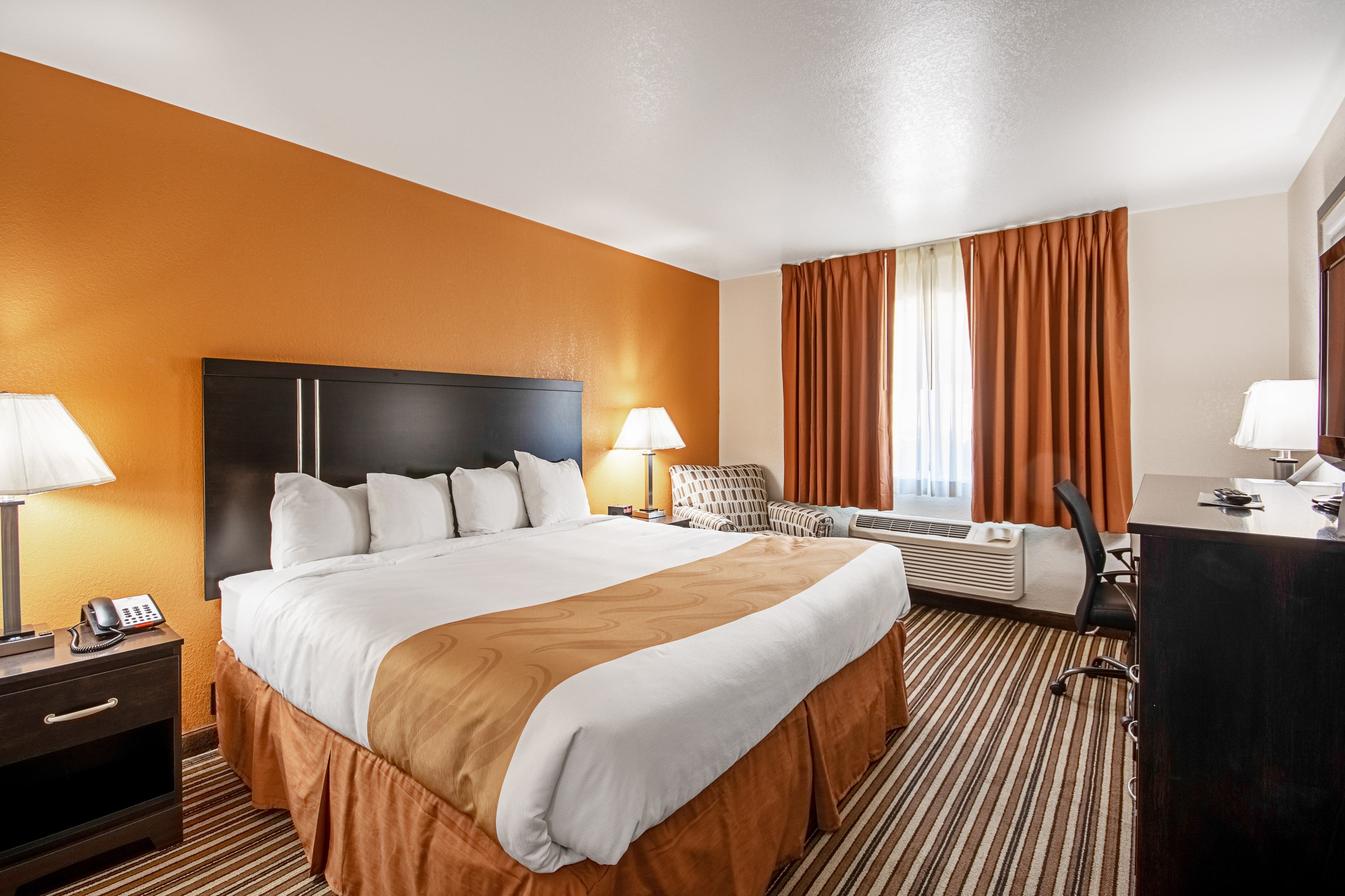 Quality Inn Dodge City - Image 2