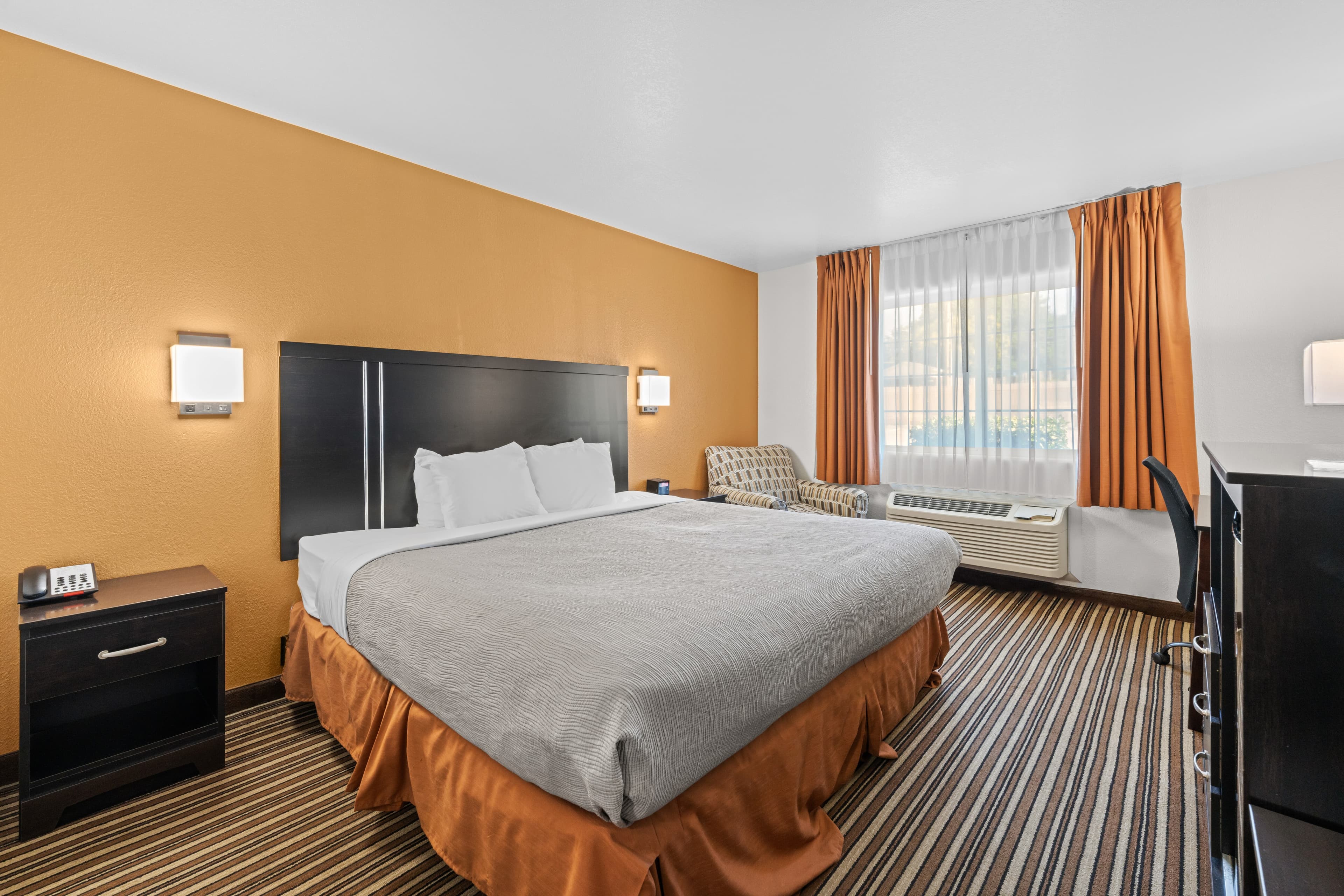 Quality Inn Dodge City - Image 2