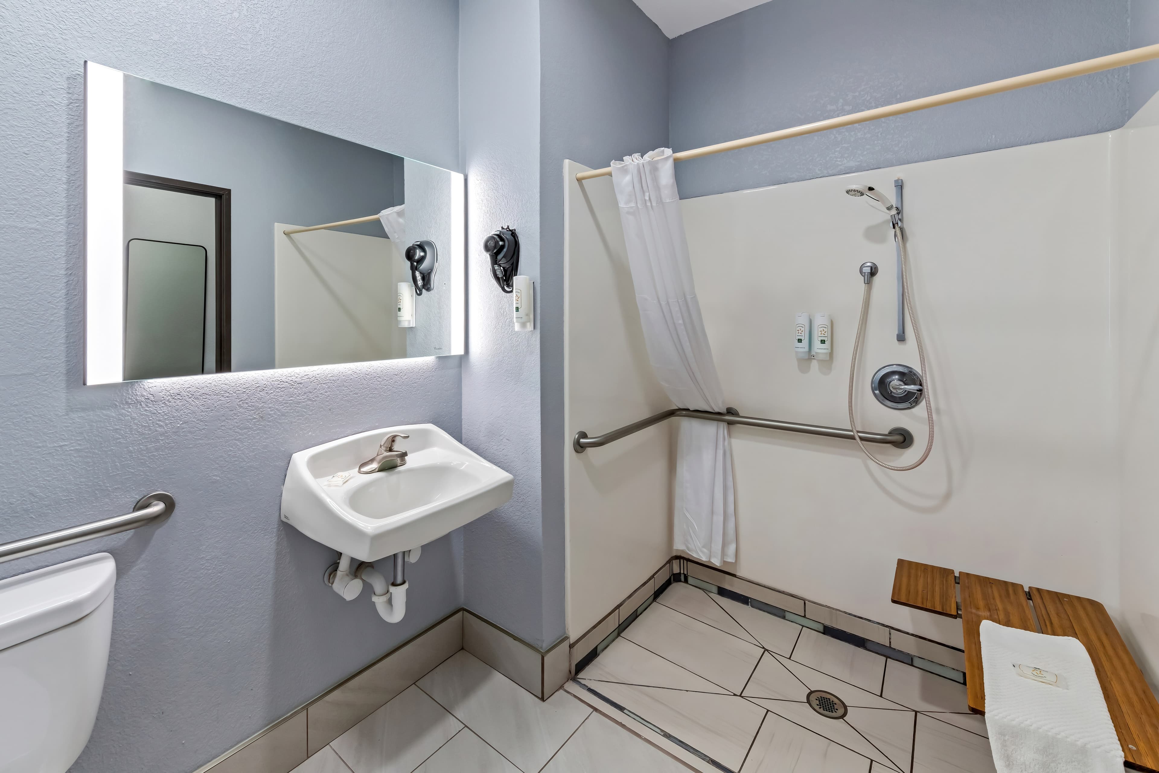 Quality Inn & Suites Manhattan — 8