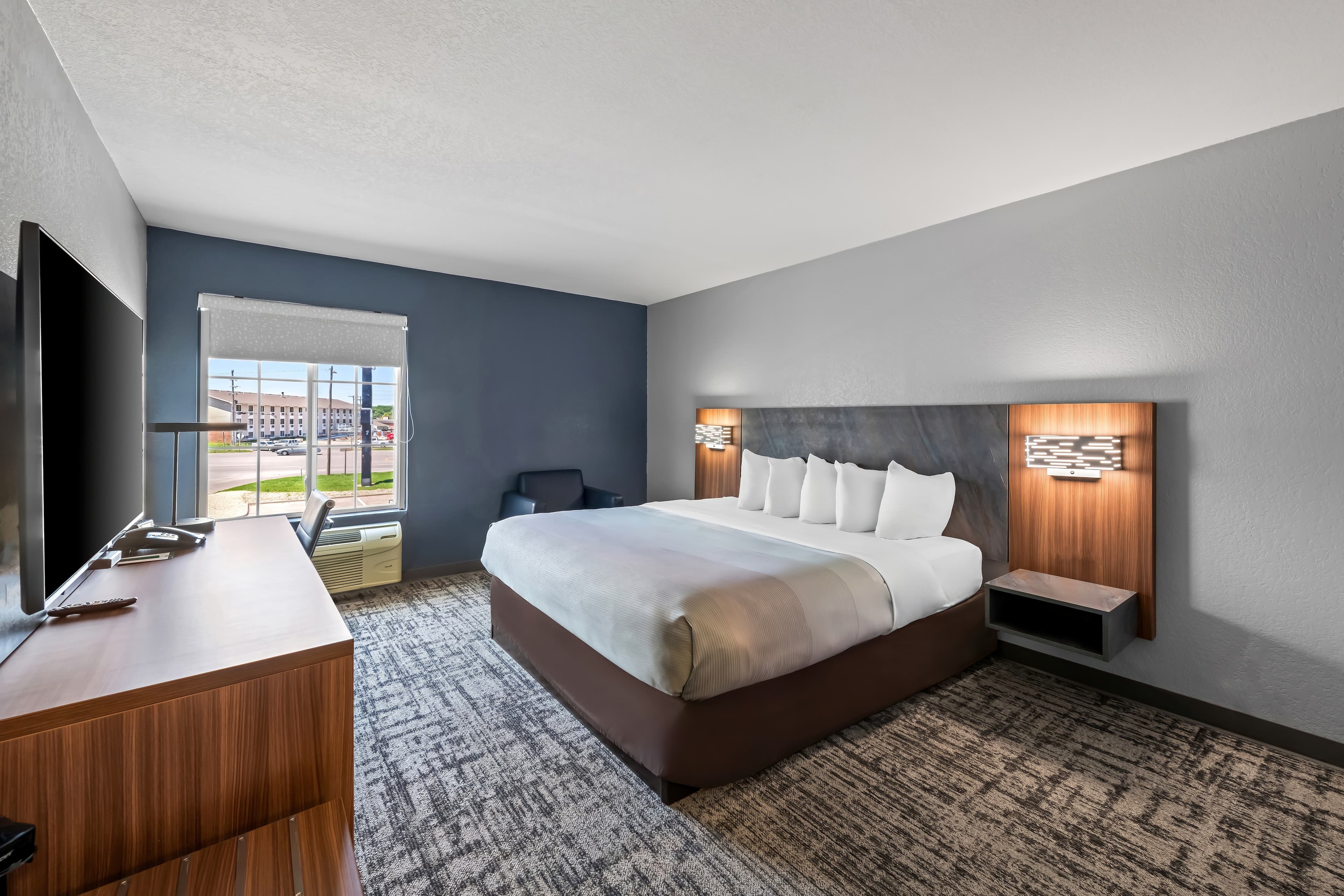 Quality Inn & Suites Manhattan — 11