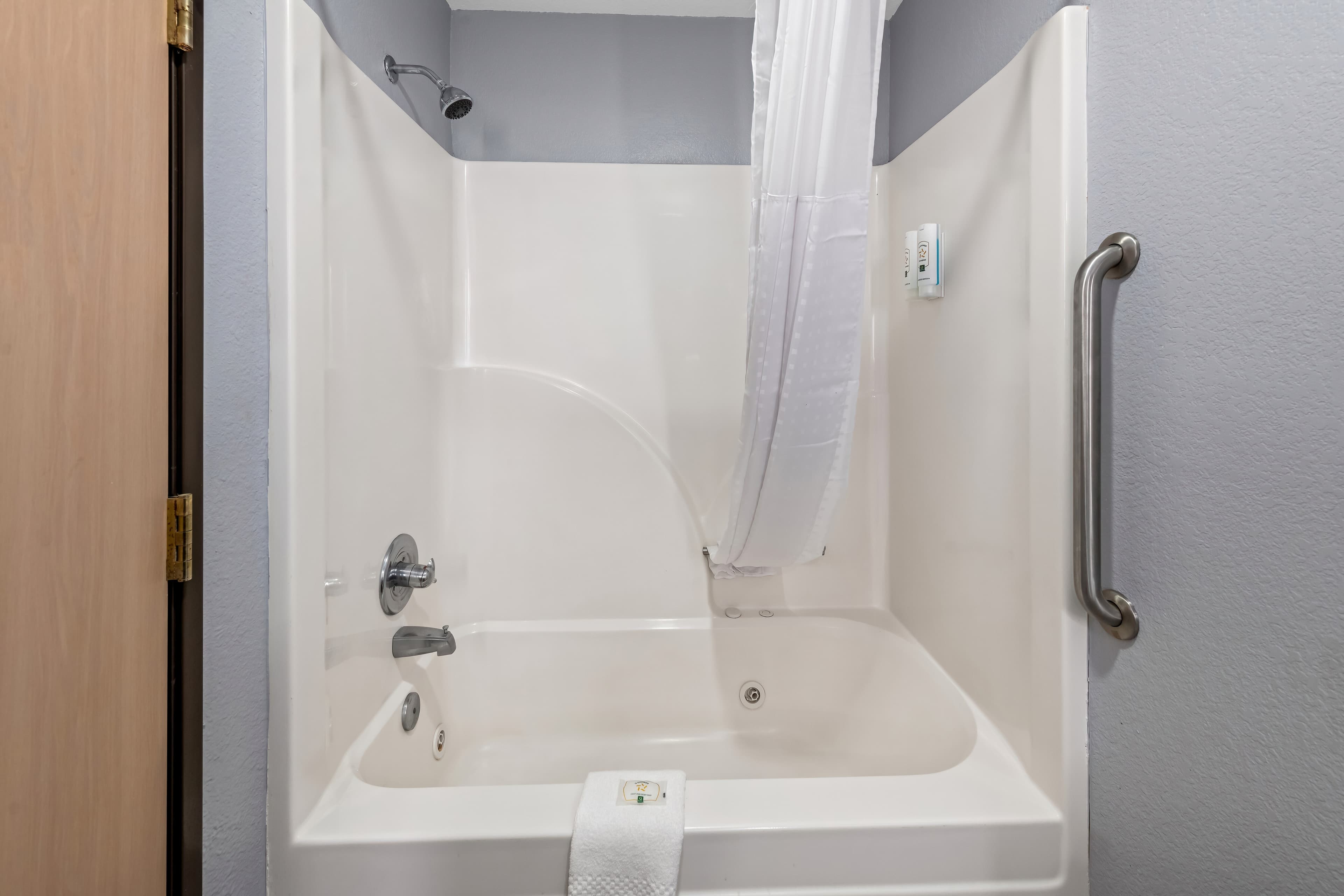 Quality Inn & Suites Manhattan — 12