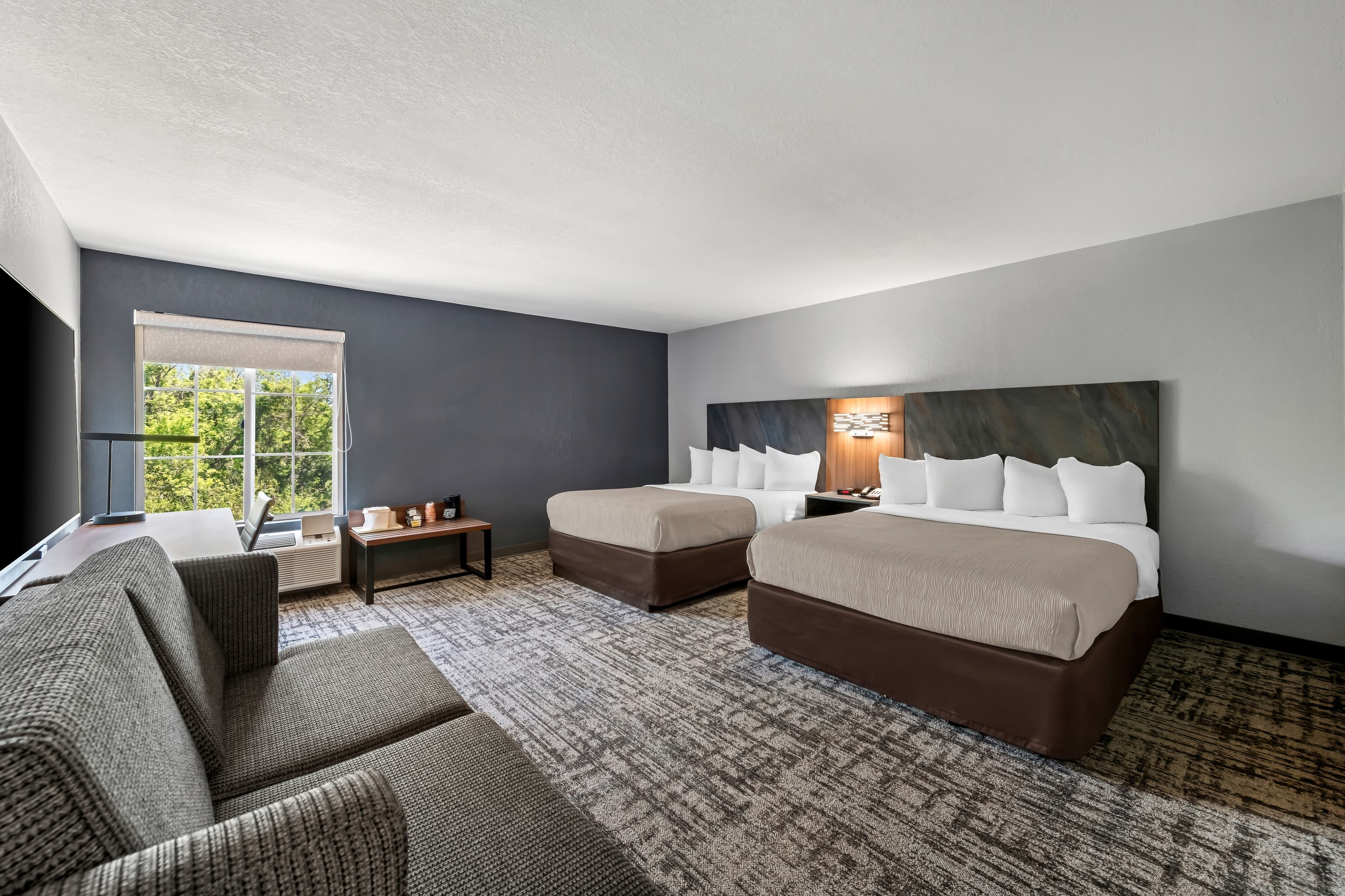 Quality Inn & Suites Manhattan — 13