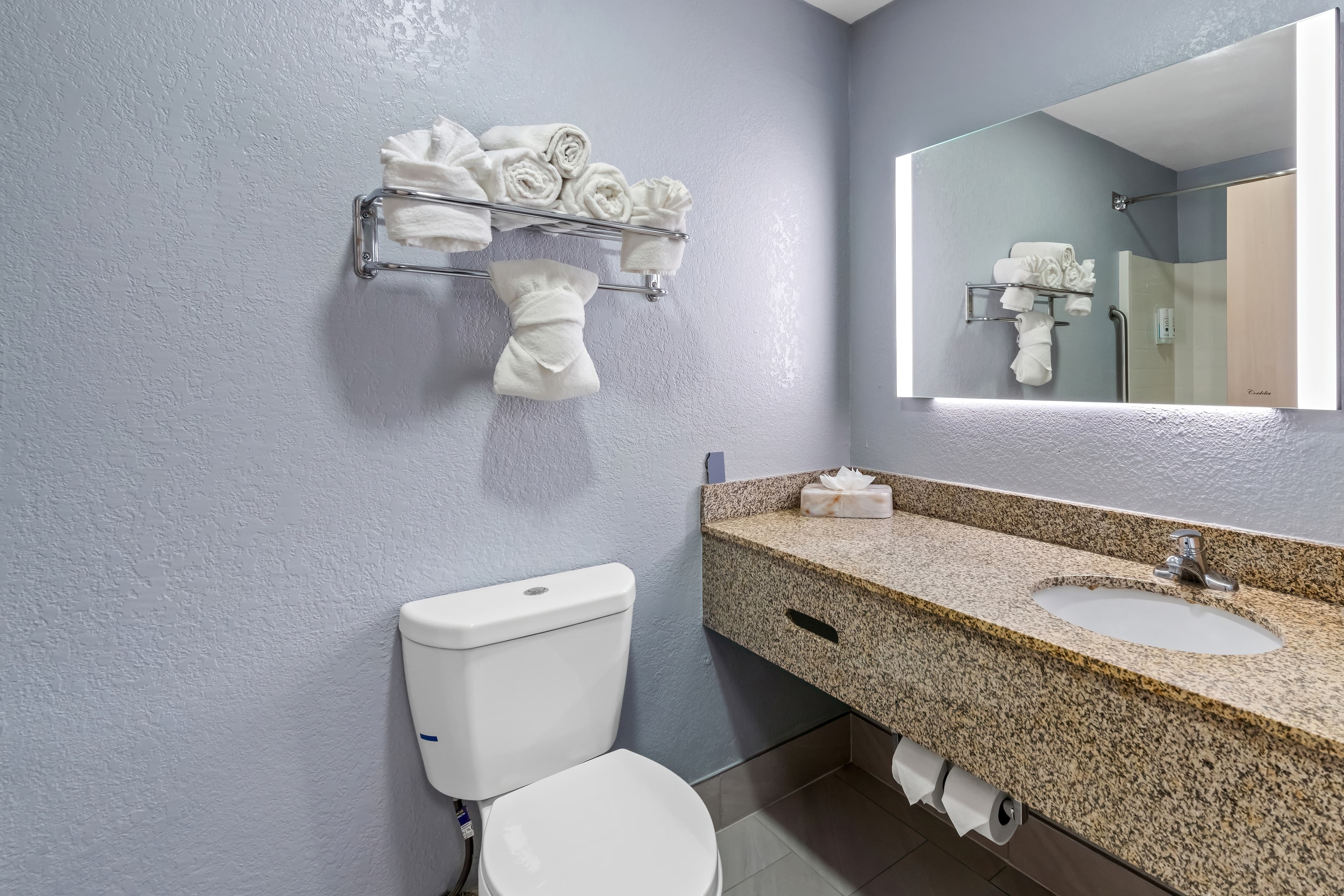 Quality Inn & Suites Manhattan — 15