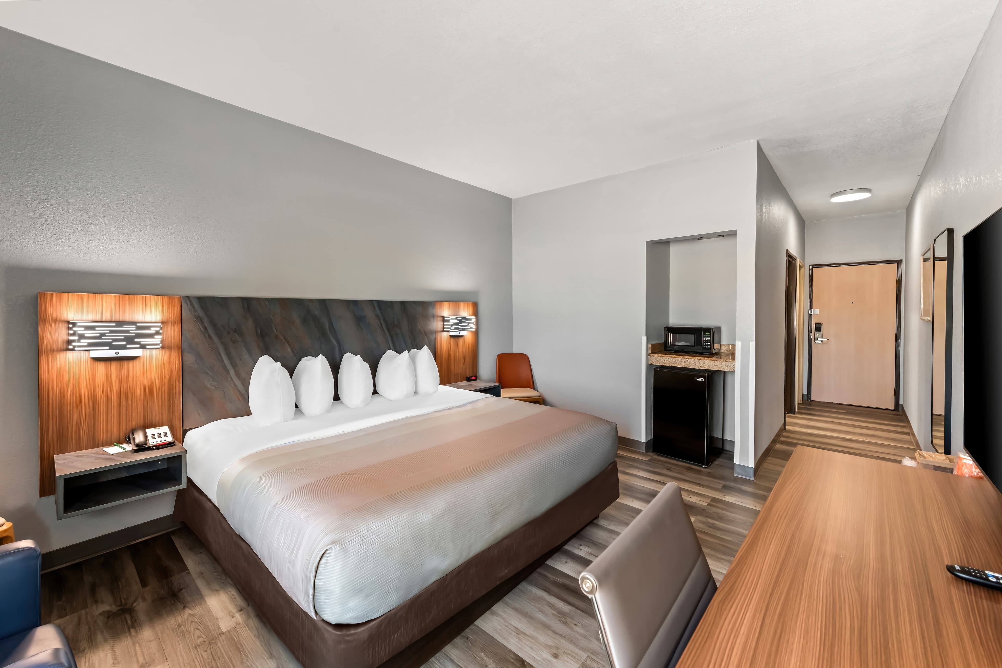 Quality Inn & Suites Manhattan — 20