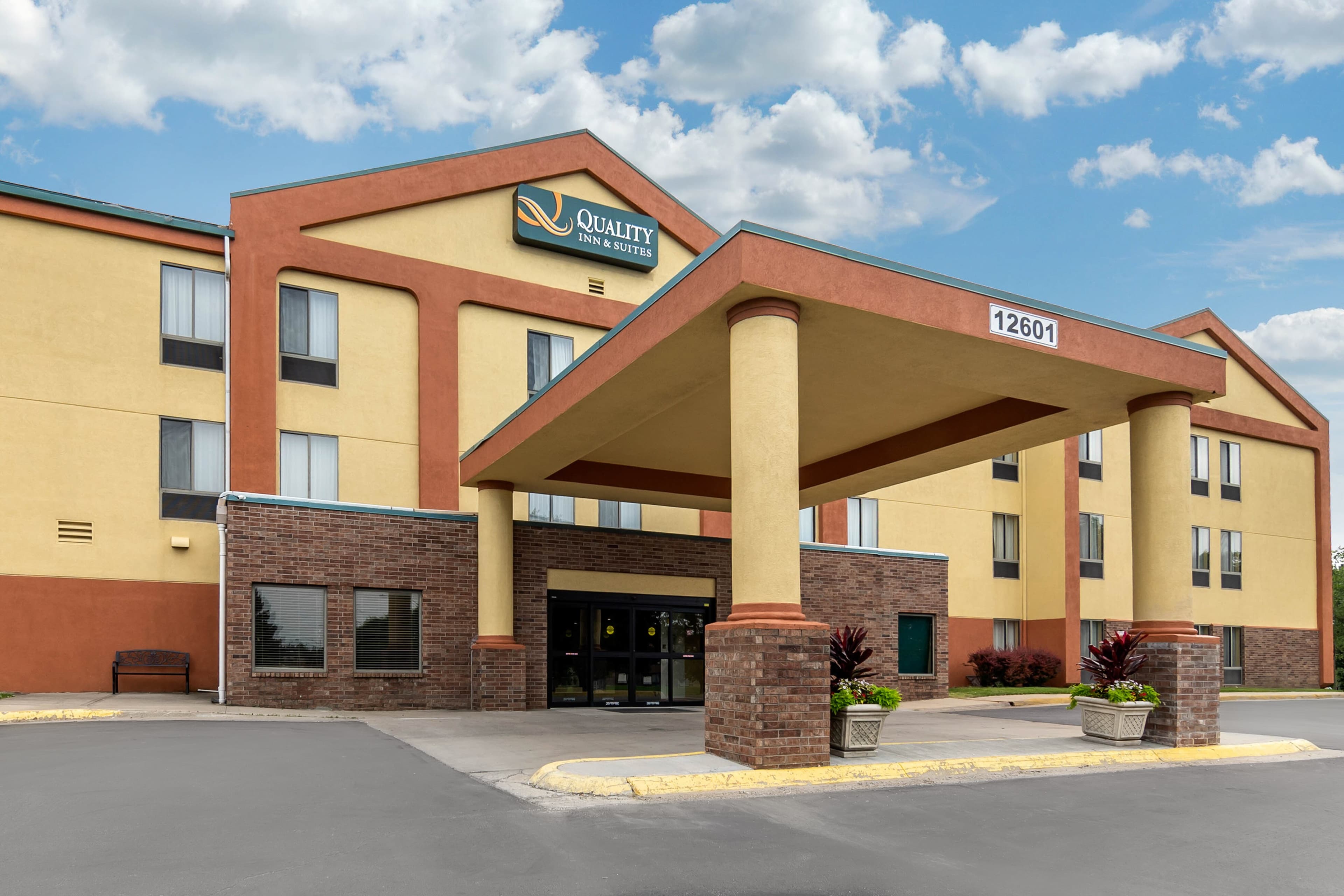 Quality Inn & Suites Lenexa Kansas City - Image 1