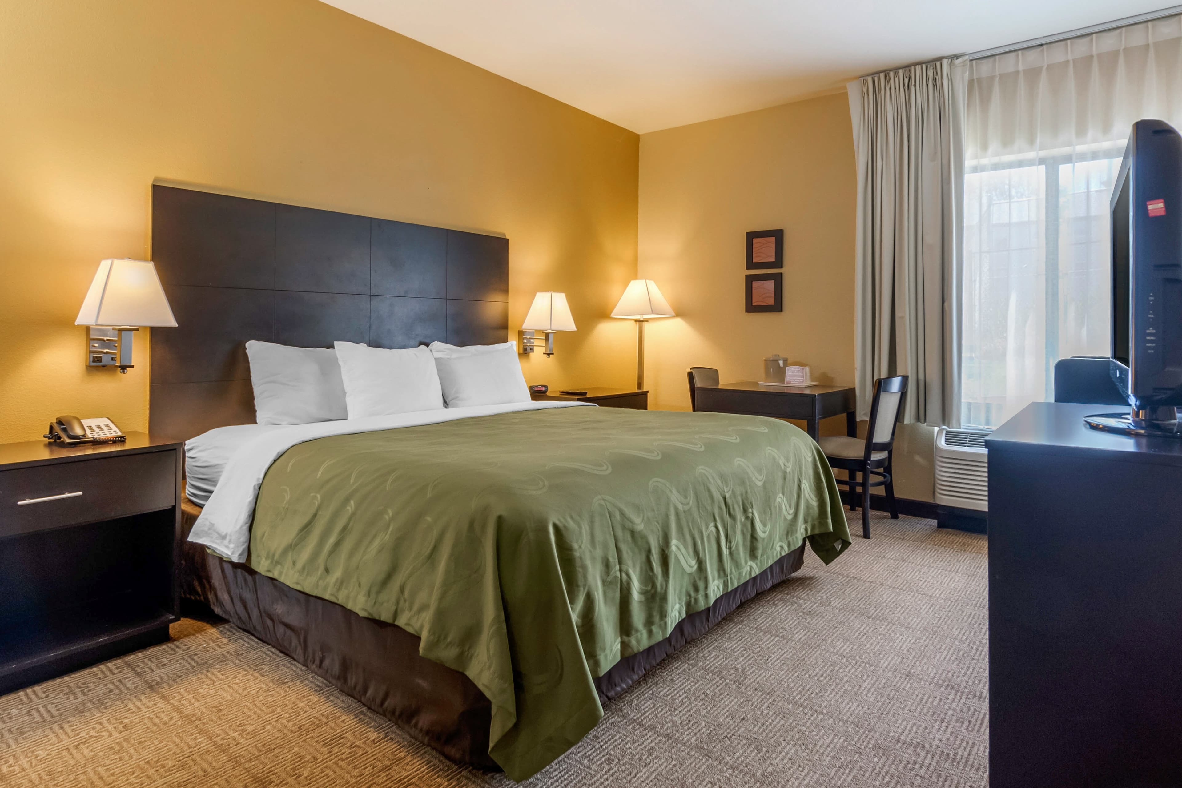 Quality Inn & Suites Lenexa Kansas City - Image 3
