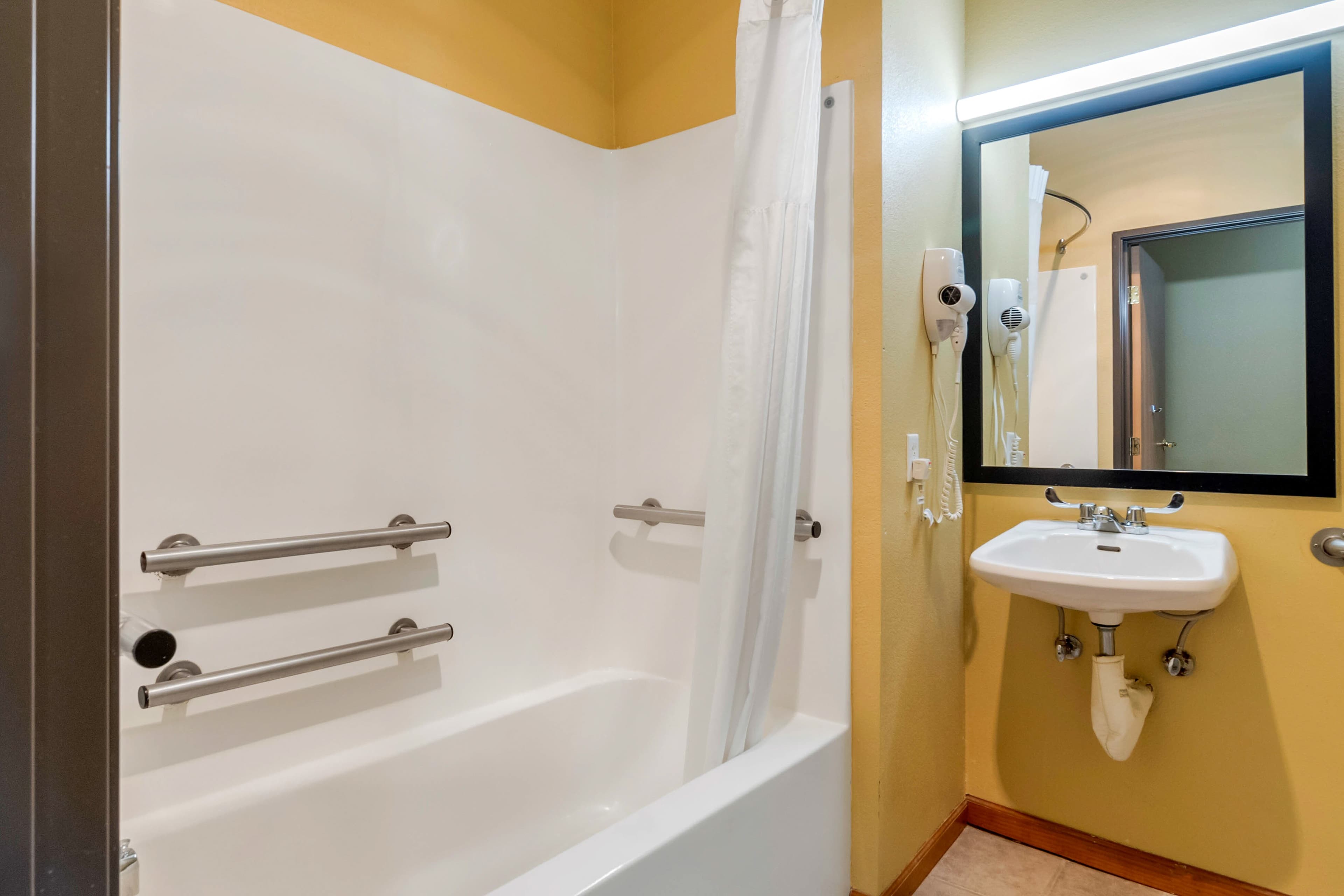 Quality Inn & Suites Lenexa Kansas City — 7