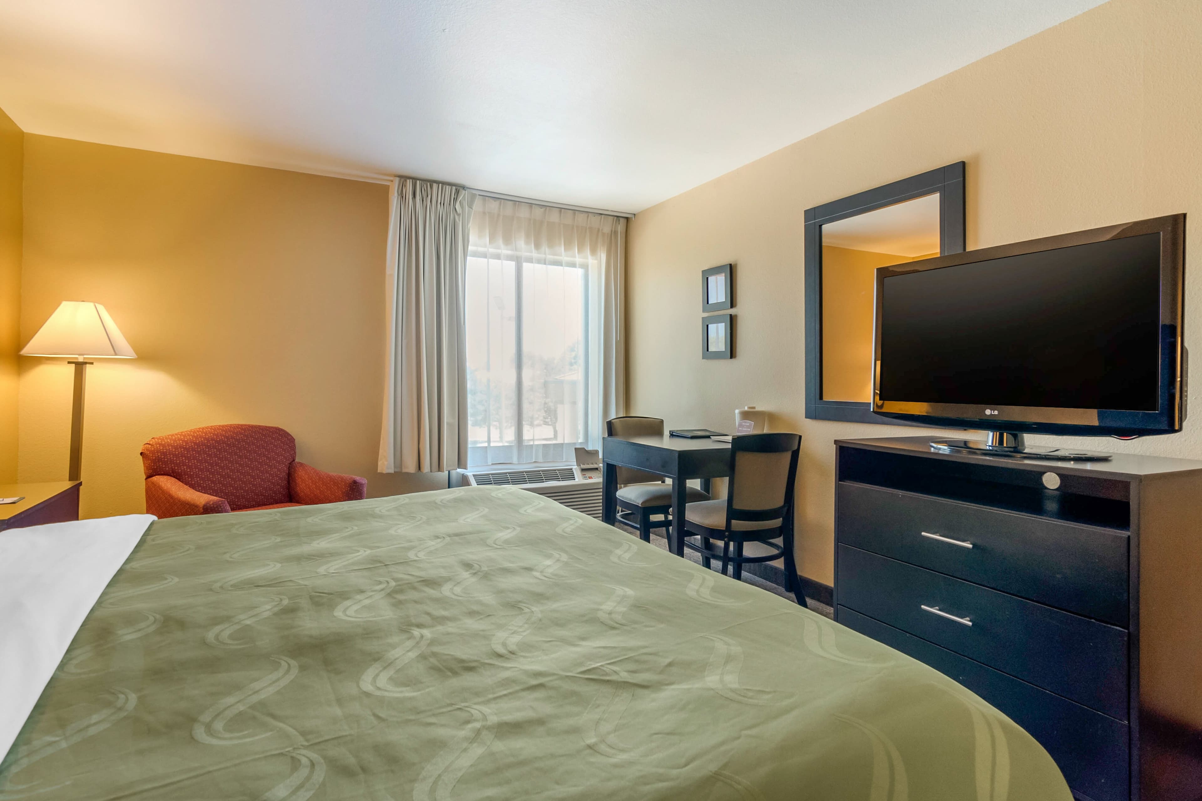 Quality Inn & Suites Lenexa Kansas City — 15