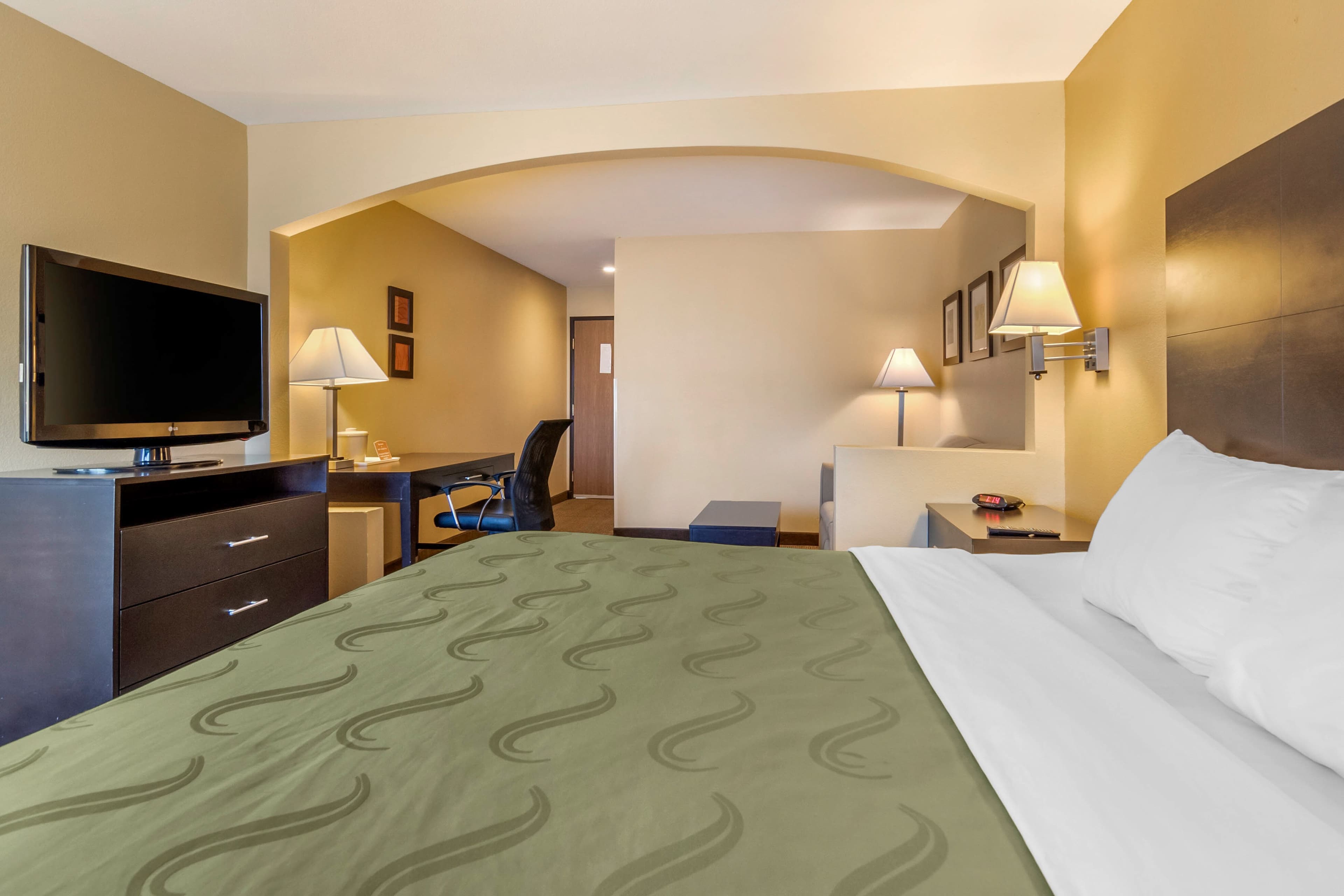 Quality Inn & Suites Lenexa Kansas City — 25