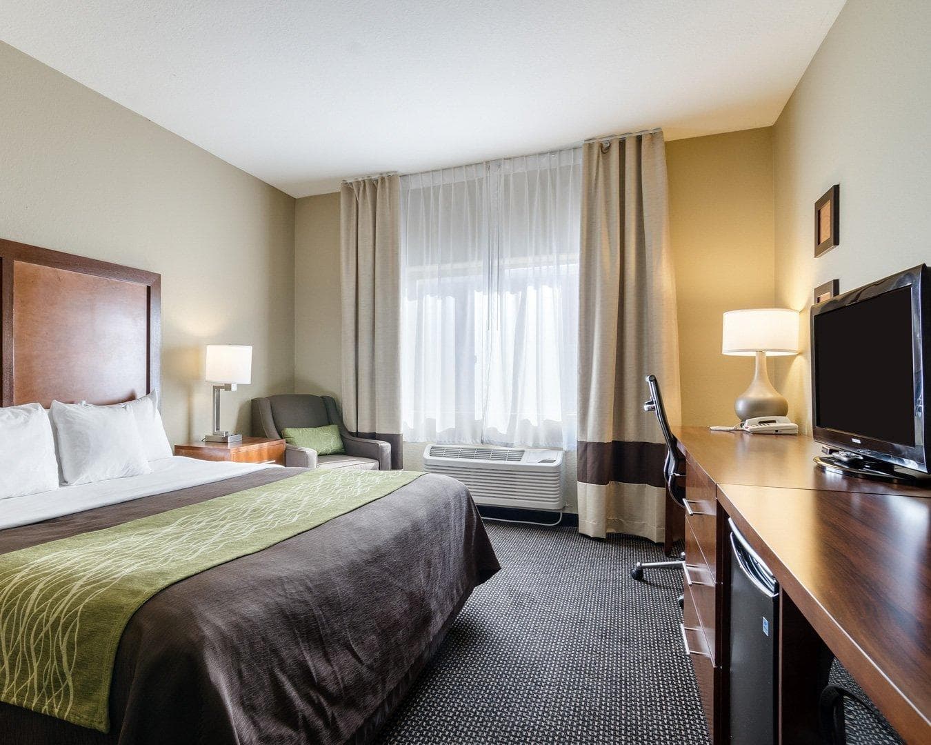 Comfort Inn Garden City - Image 4