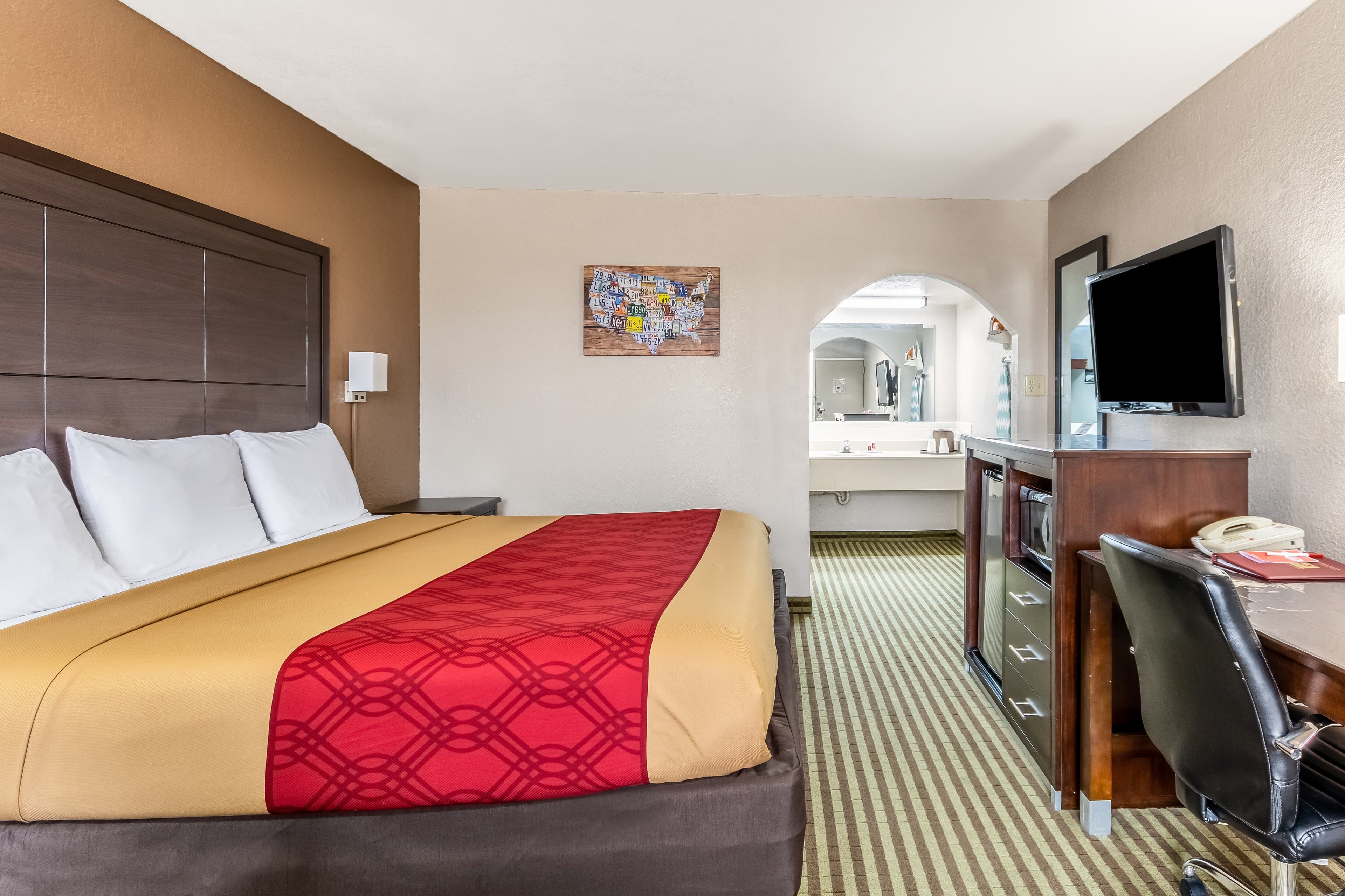 Econo Lodge Winfield - Image 3
