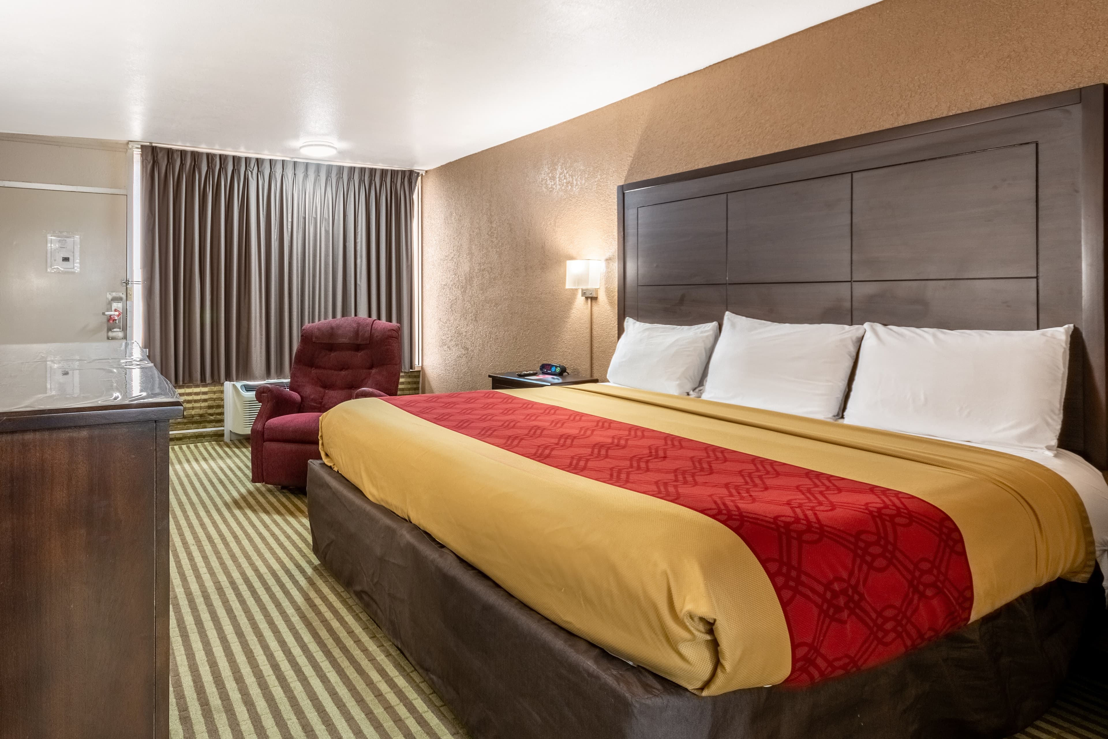 Econo Lodge Winfield - Image 1