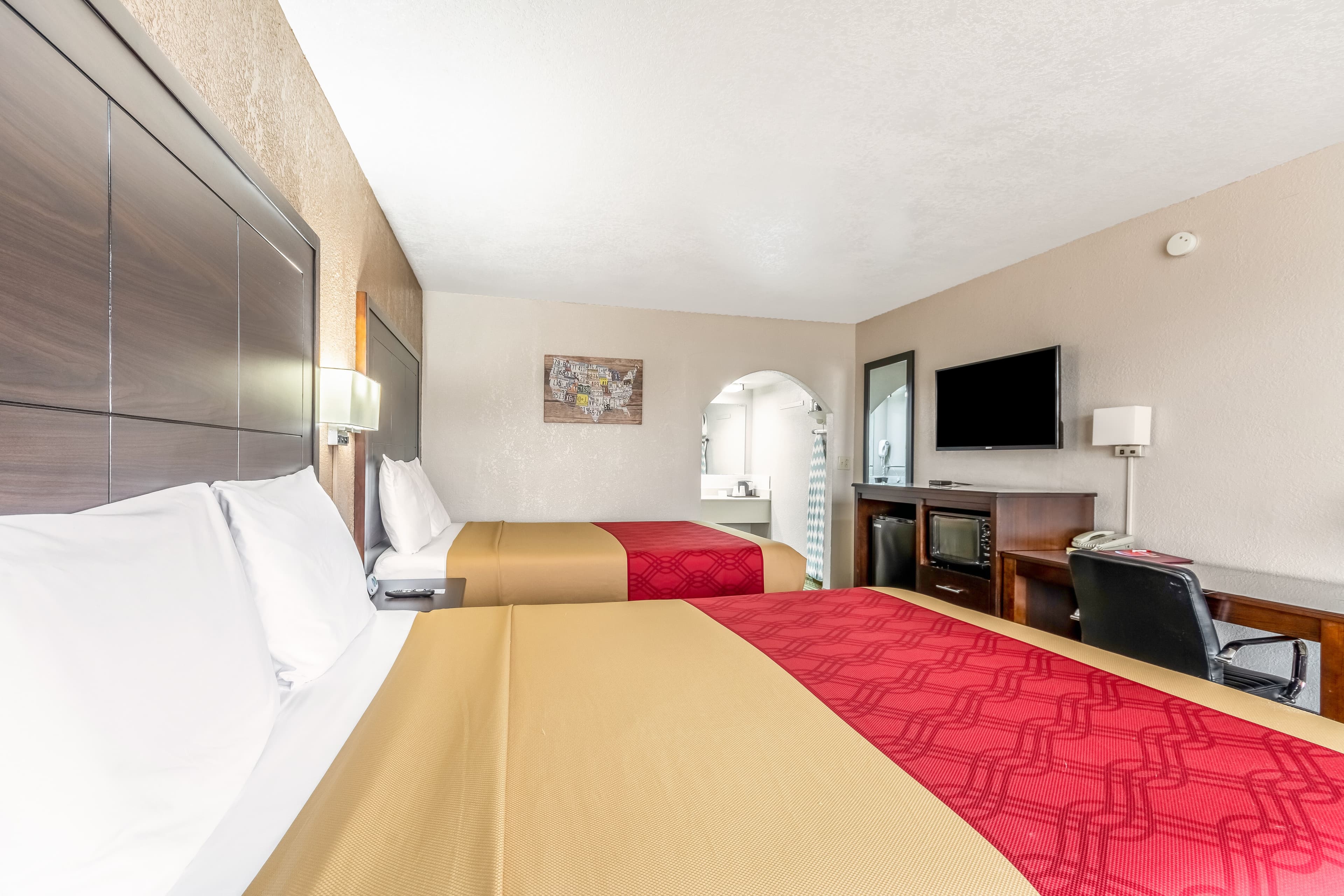 Econo Lodge Winfield — 6
