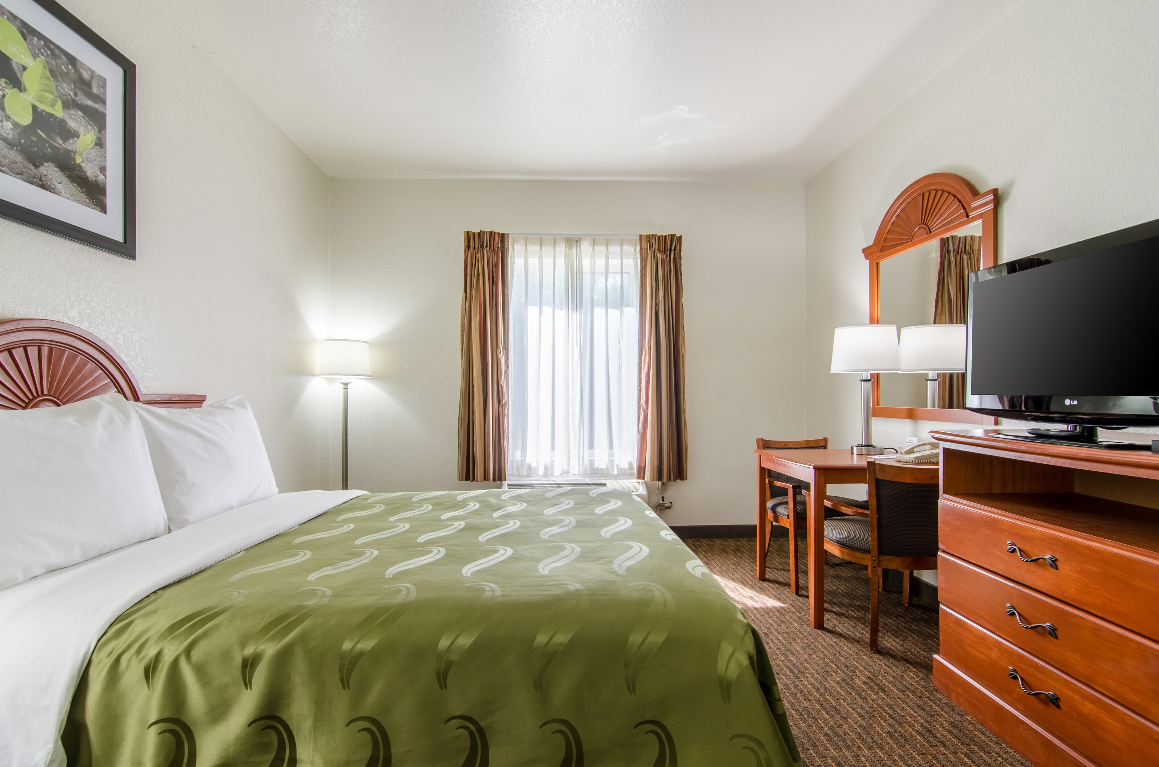 Quality Inn Junction City near Fort Riley - Image 3