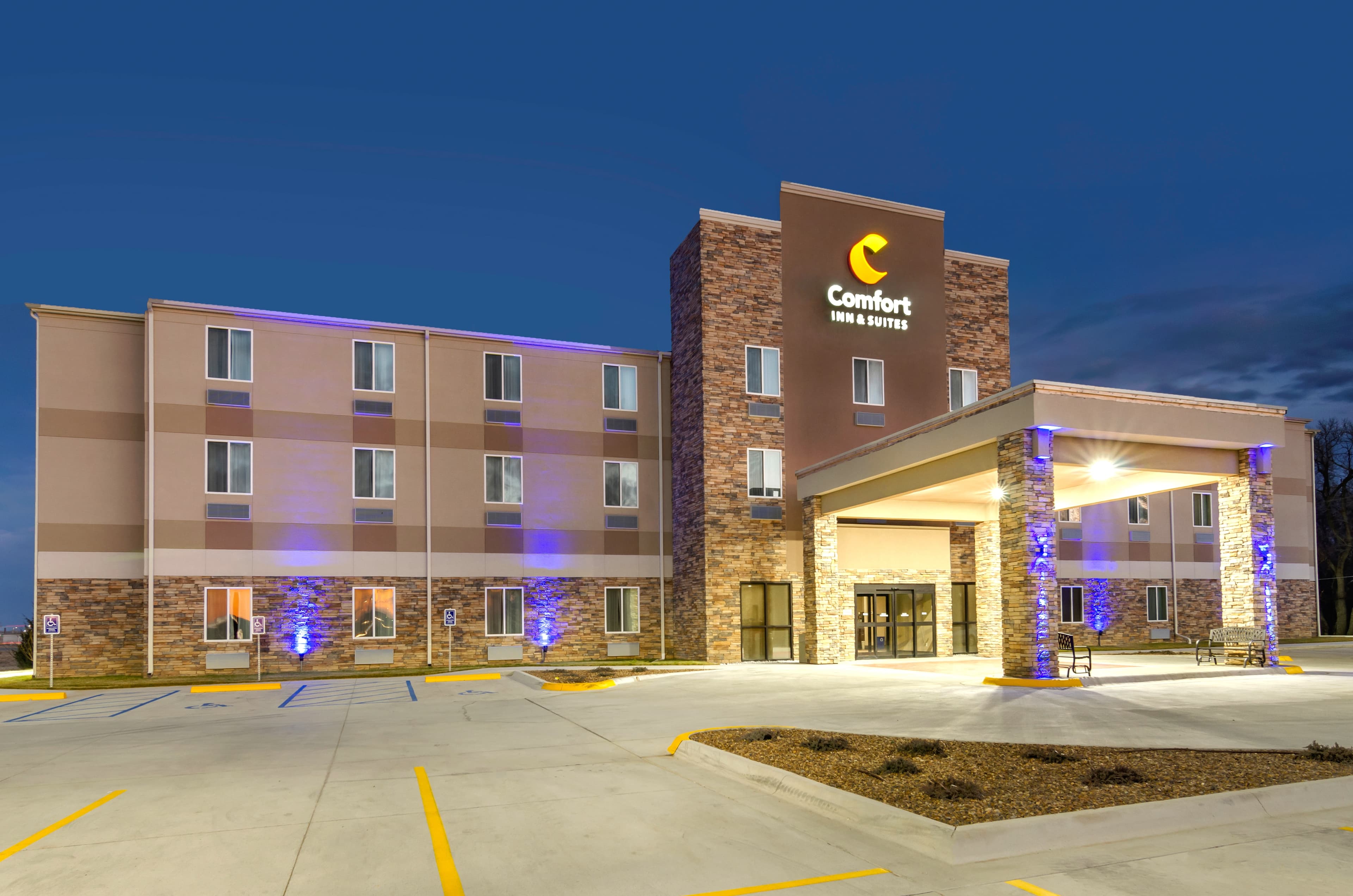 Comfort Inn & Suites Salina North - Image 1