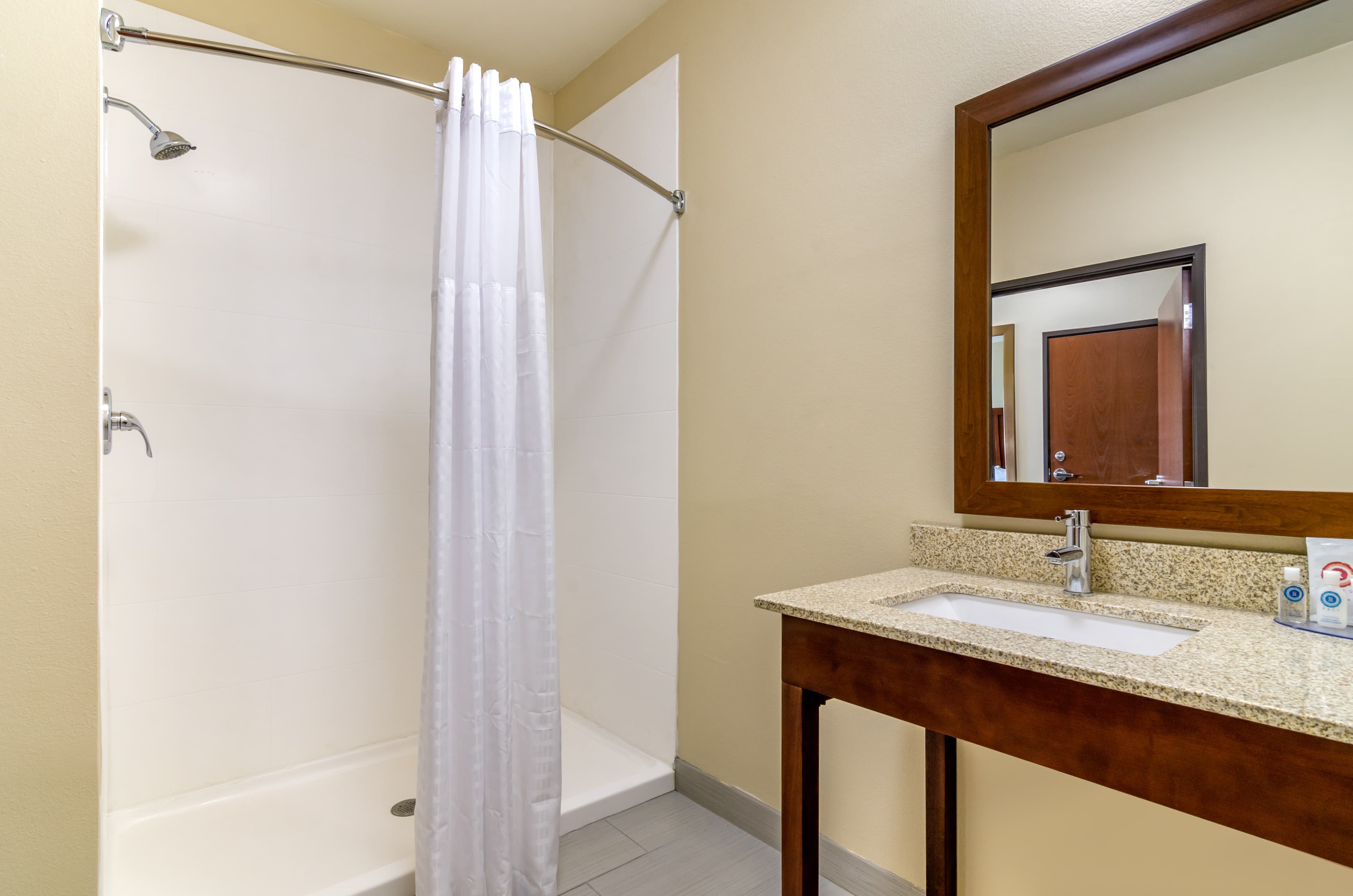 Comfort Inn & Suites Salina North — 13