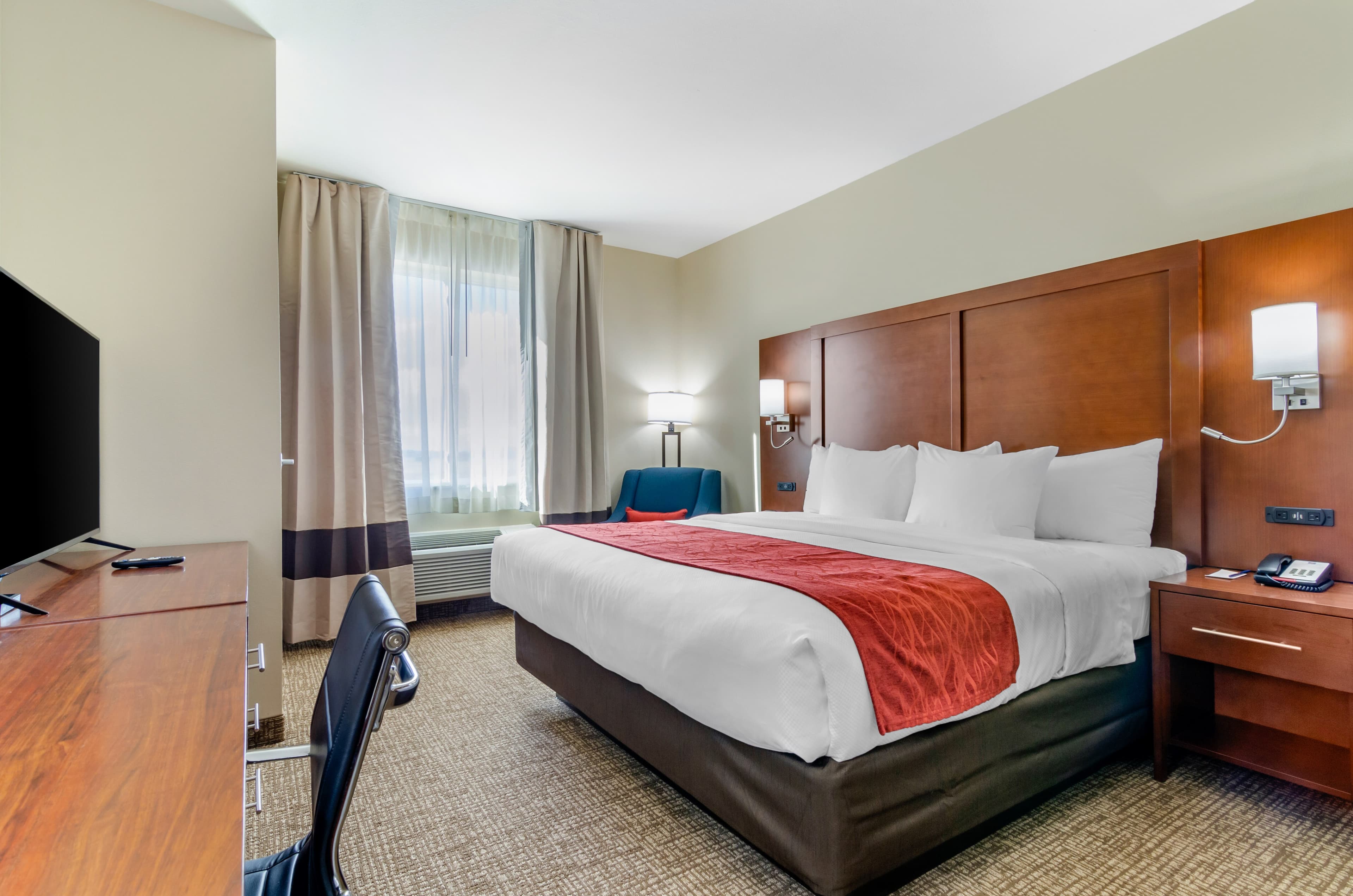 Comfort Inn & Suites Salina North - Image 2