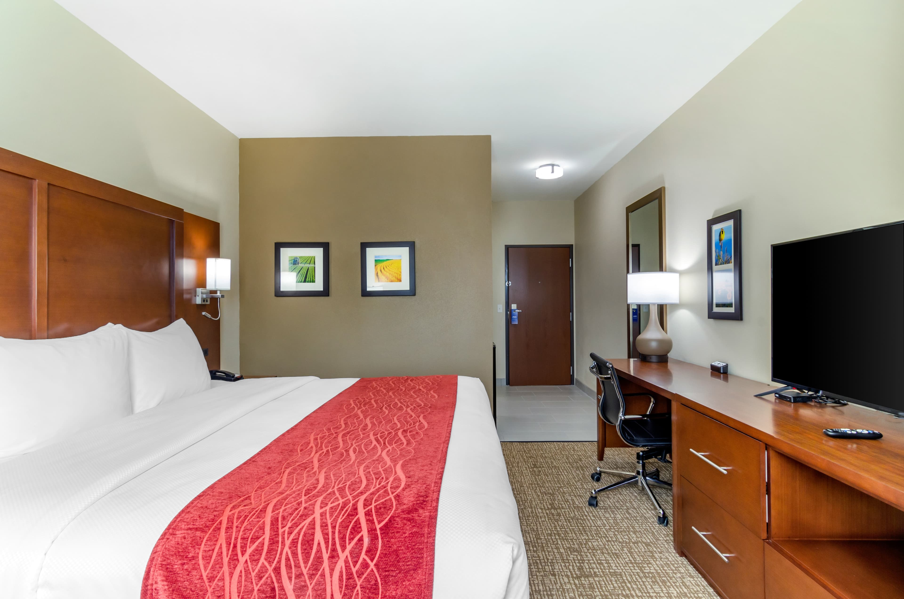 Comfort Inn & Suites Salina North - Image 3
