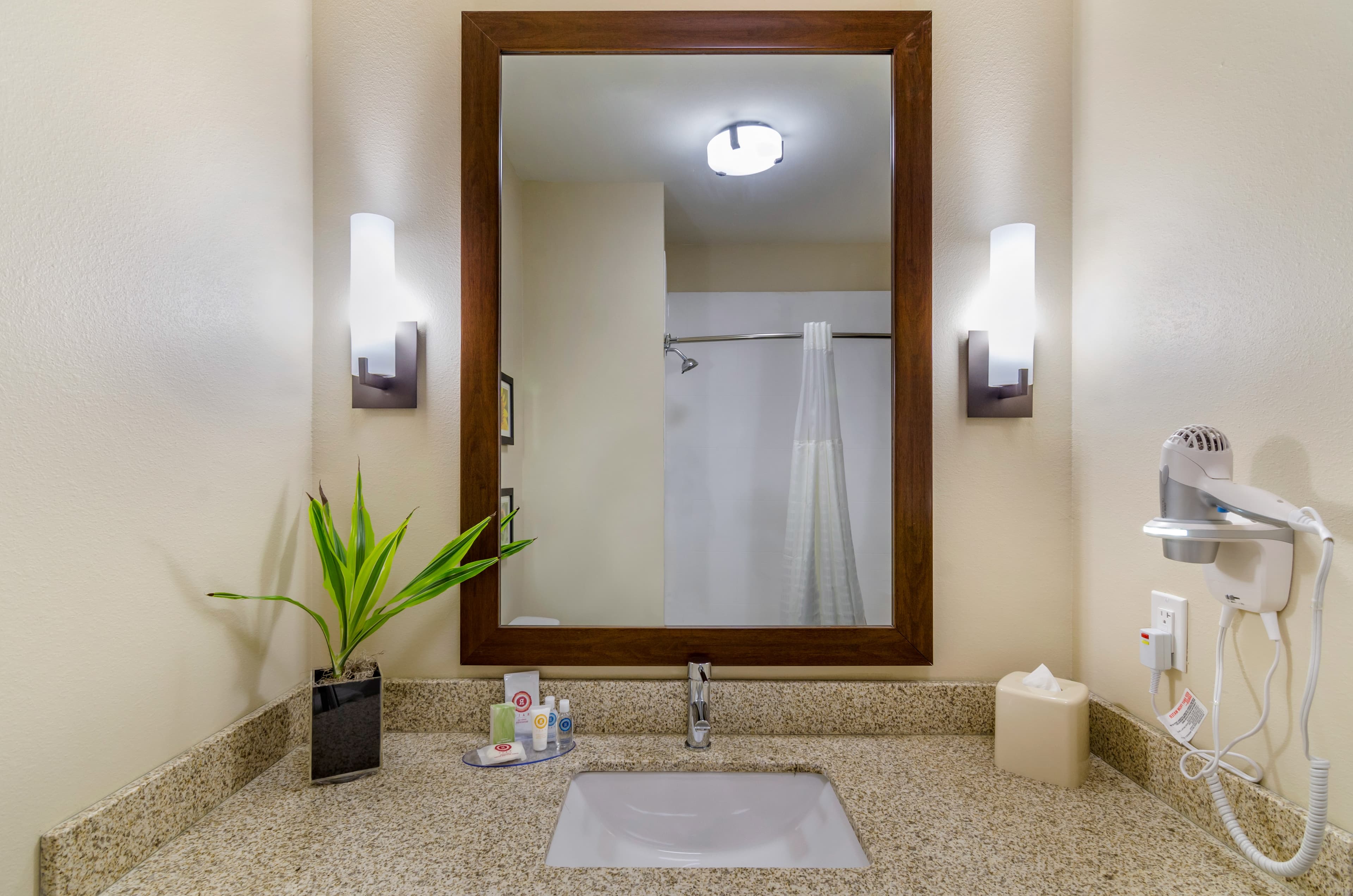 Comfort Inn & Suites Salina North — 14
