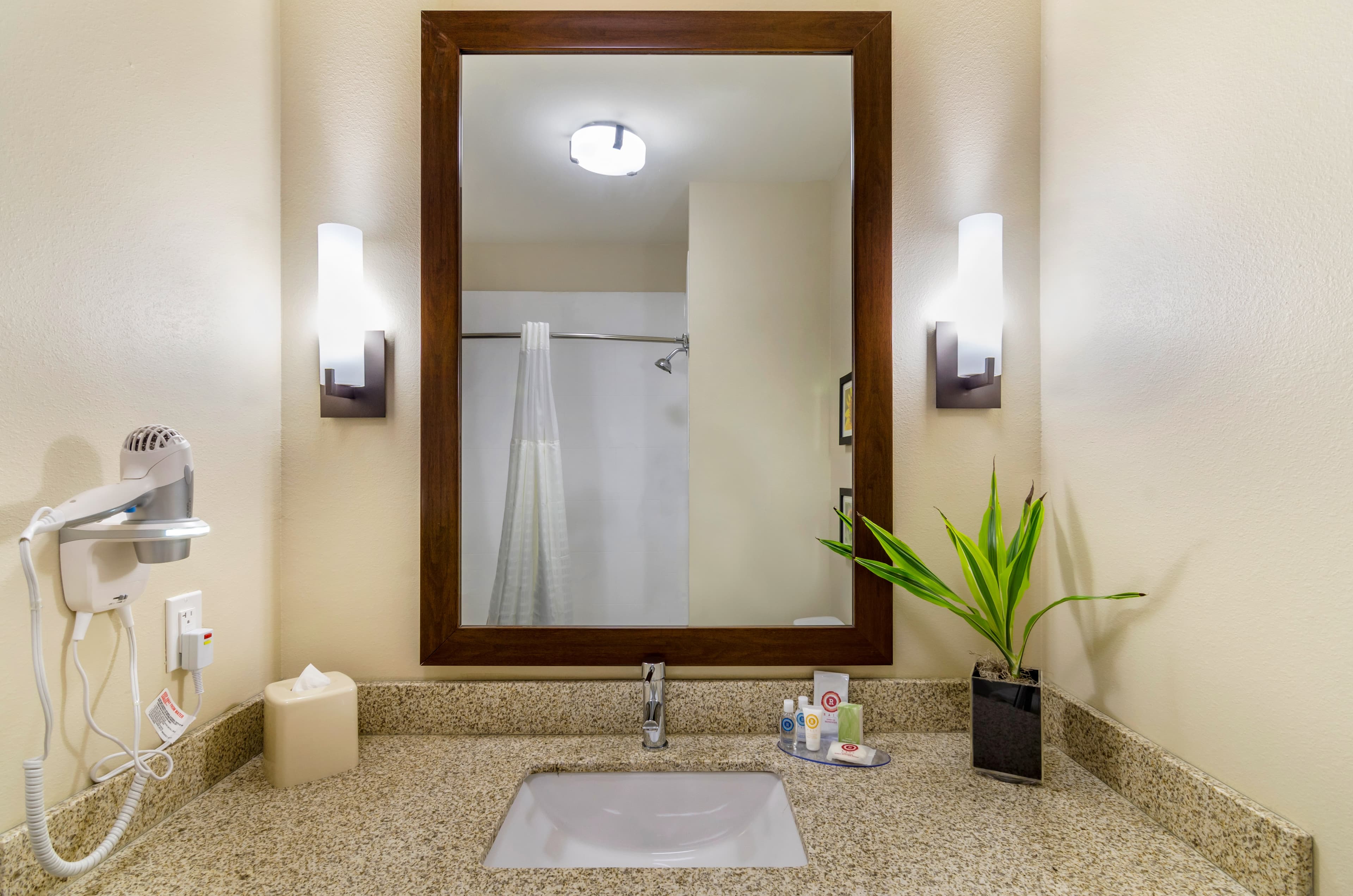 Comfort Inn & Suites Salina North — 40