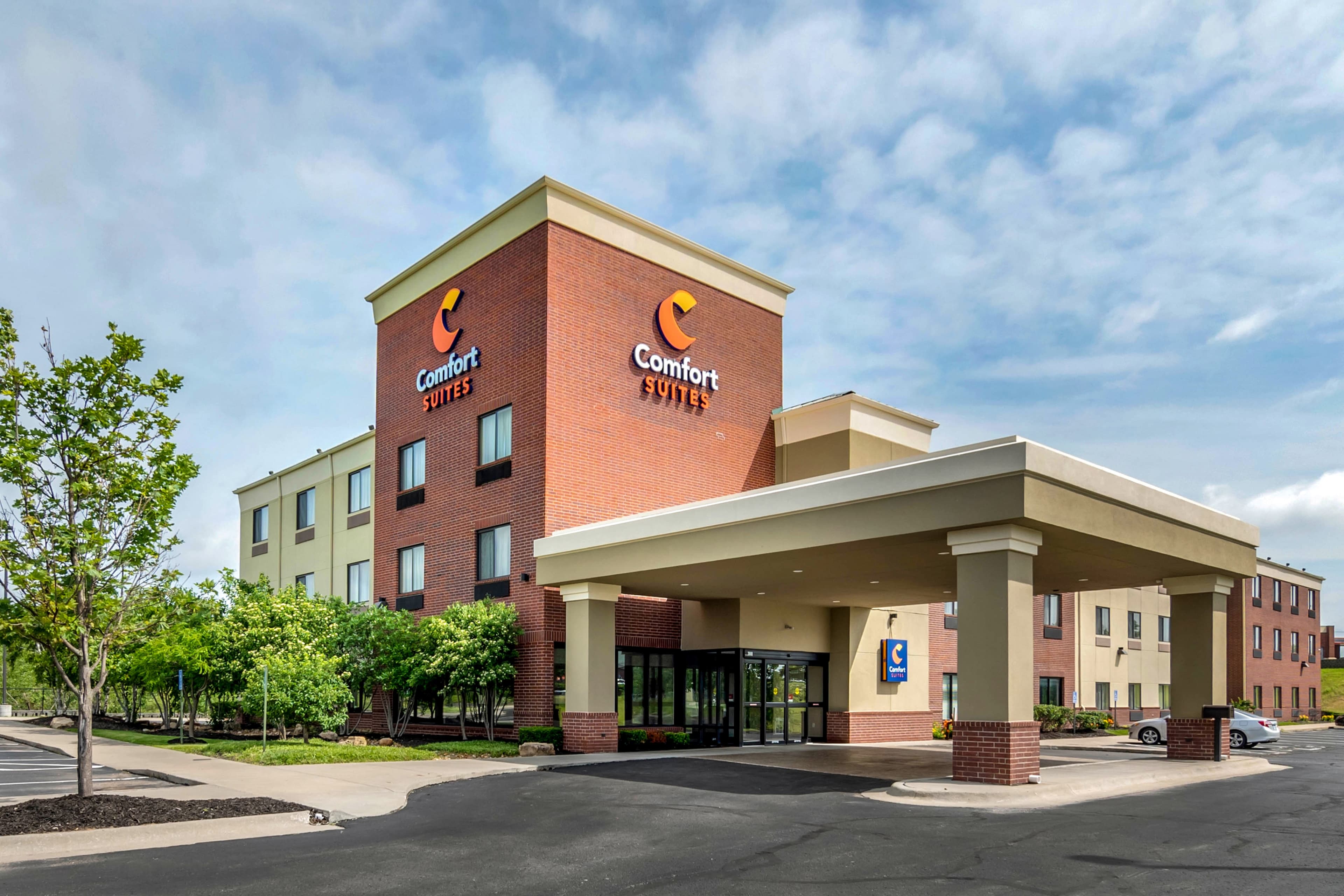 Comfort Suites Speedway - Kansas City - Image 1