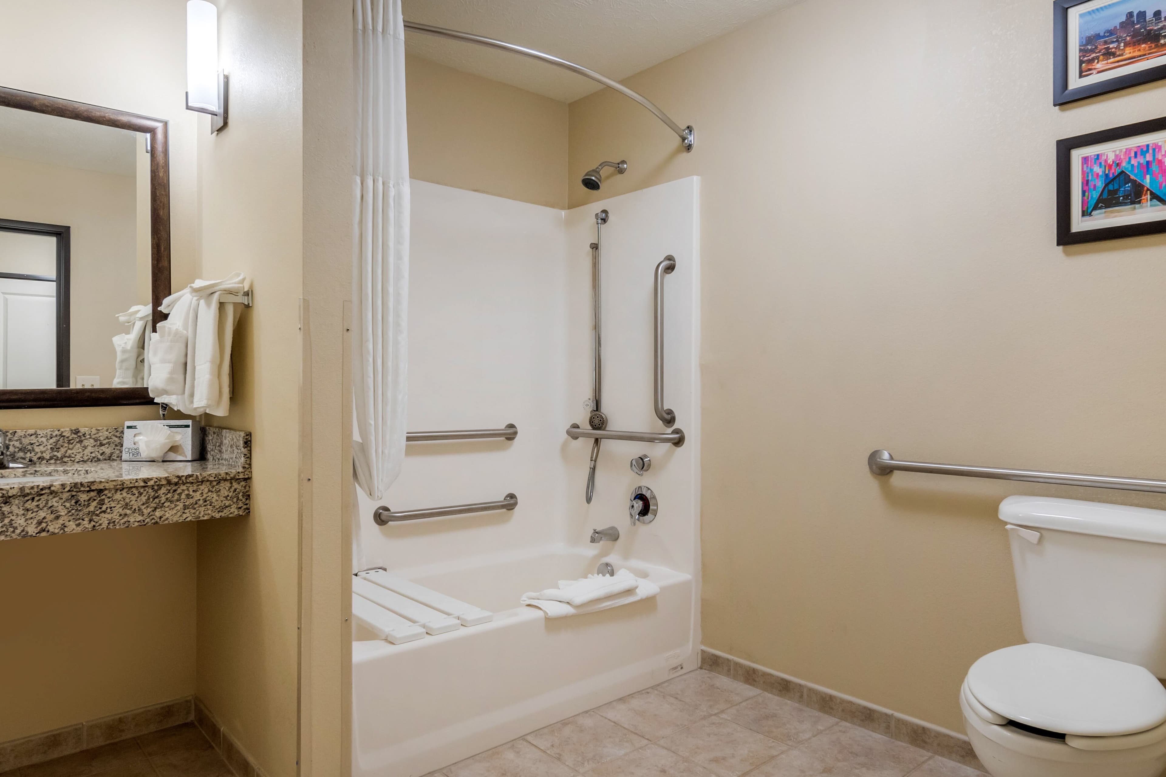 Comfort Suites Speedway - Kansas City — 6