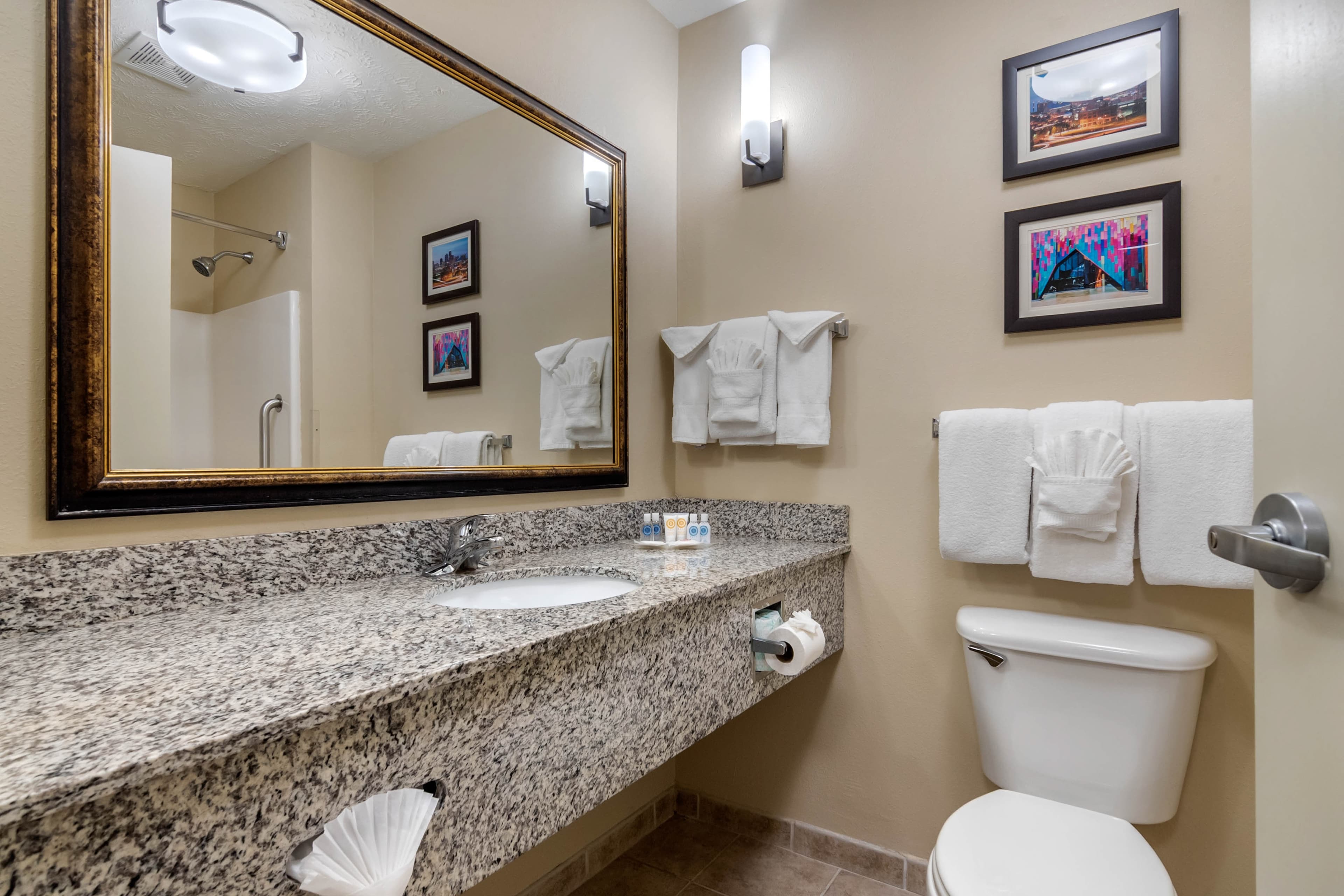 Comfort Suites Speedway - Kansas City — 10