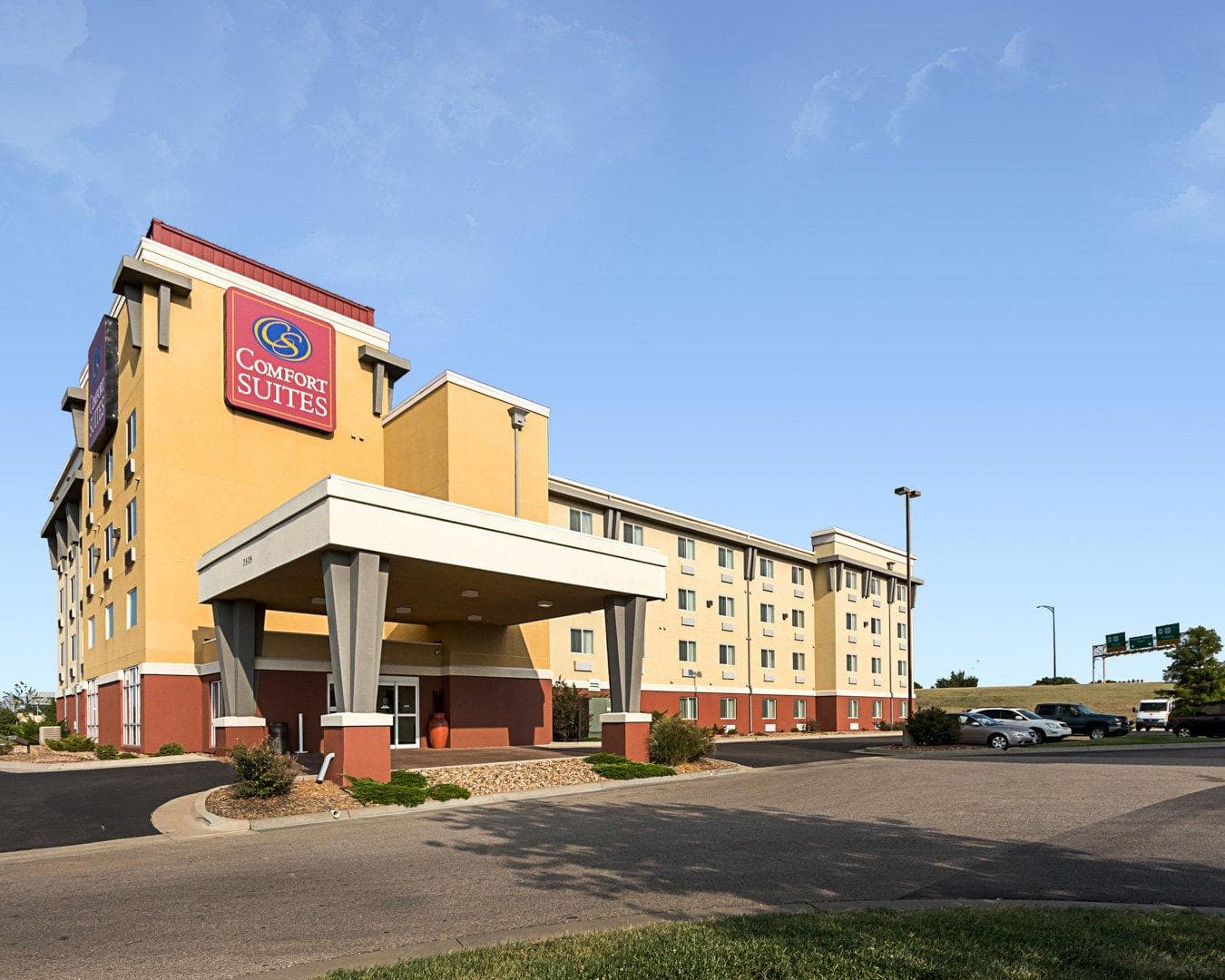Comfort Suites Airport - Image 1