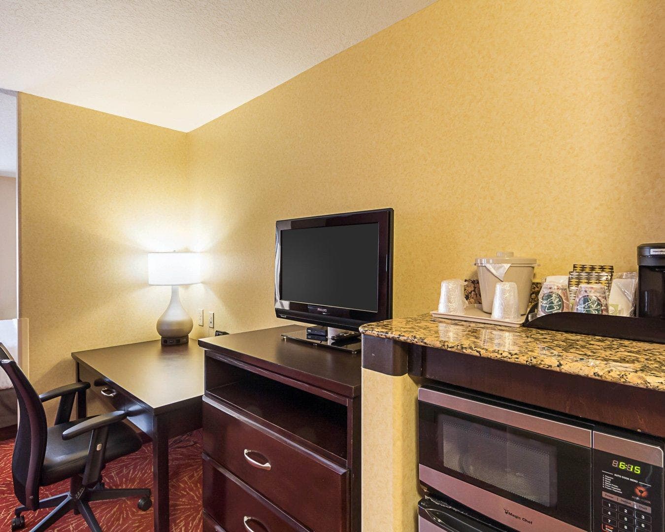 Comfort Suites Airport - Image 3